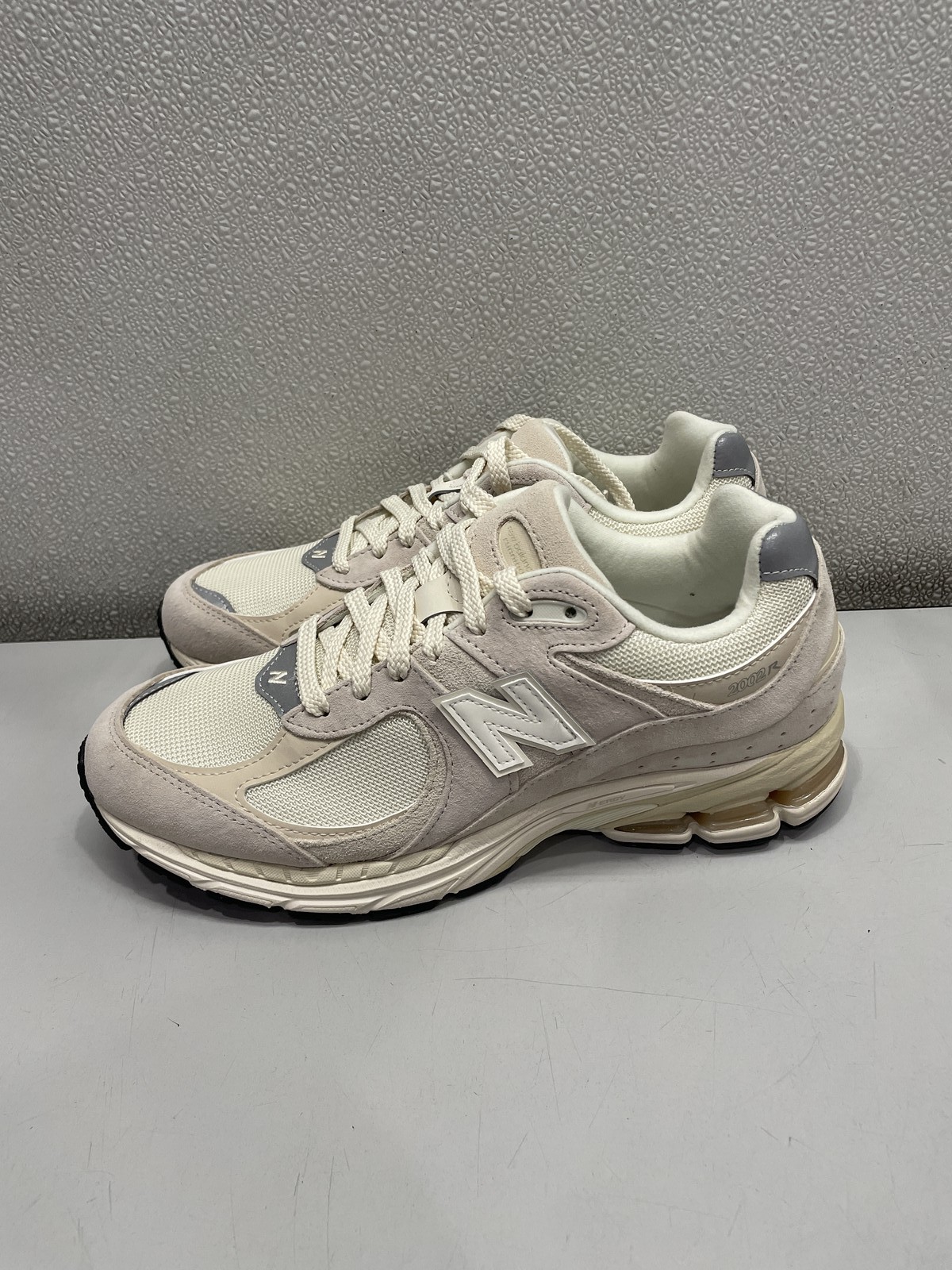 New Balance 2002R Lifestyle Sneaker Unisex M10, W11.5 In Taupe