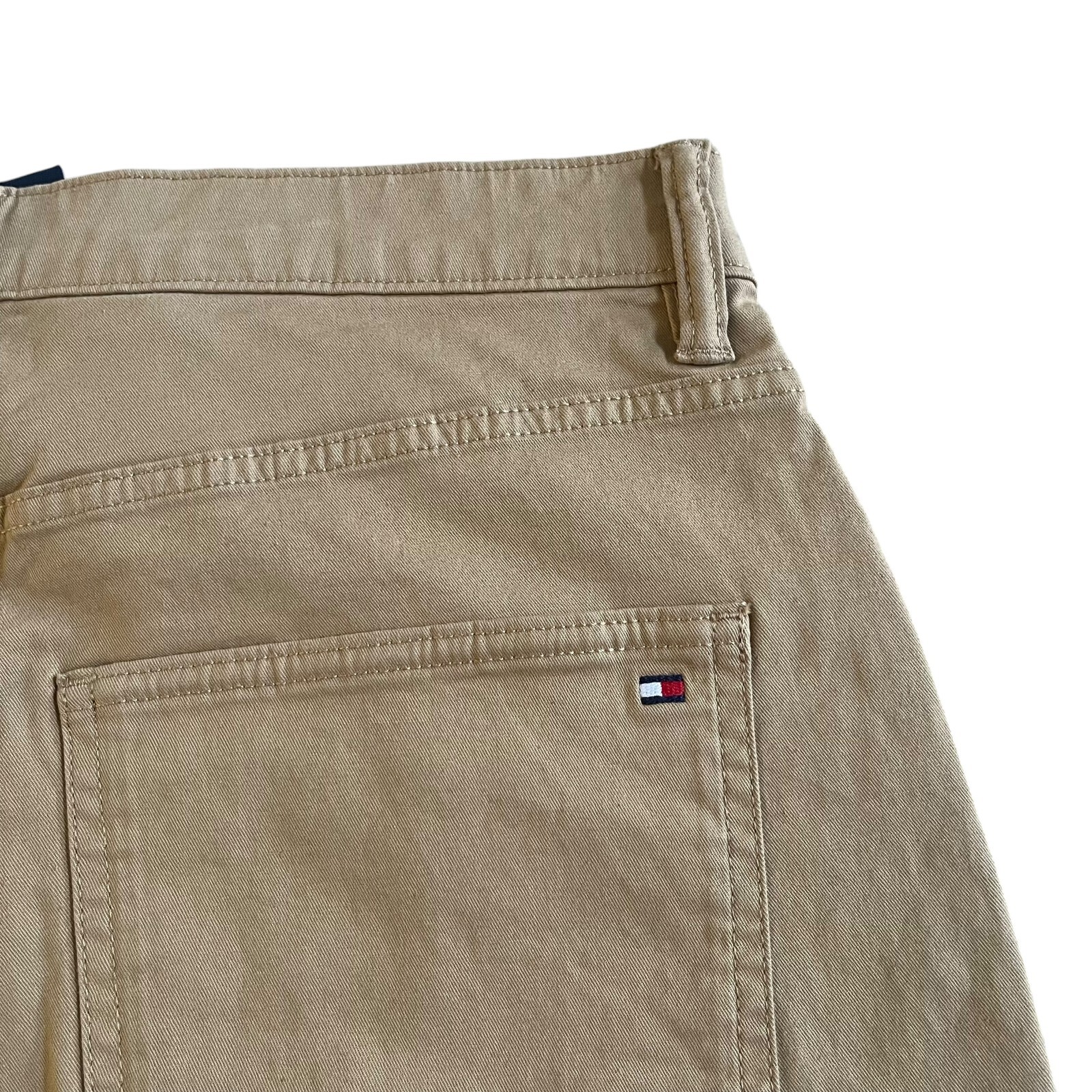 Tommy Hilfiger THFLEX Men’s Regular Fit Straight Leg Stretch Twill Chino Pants