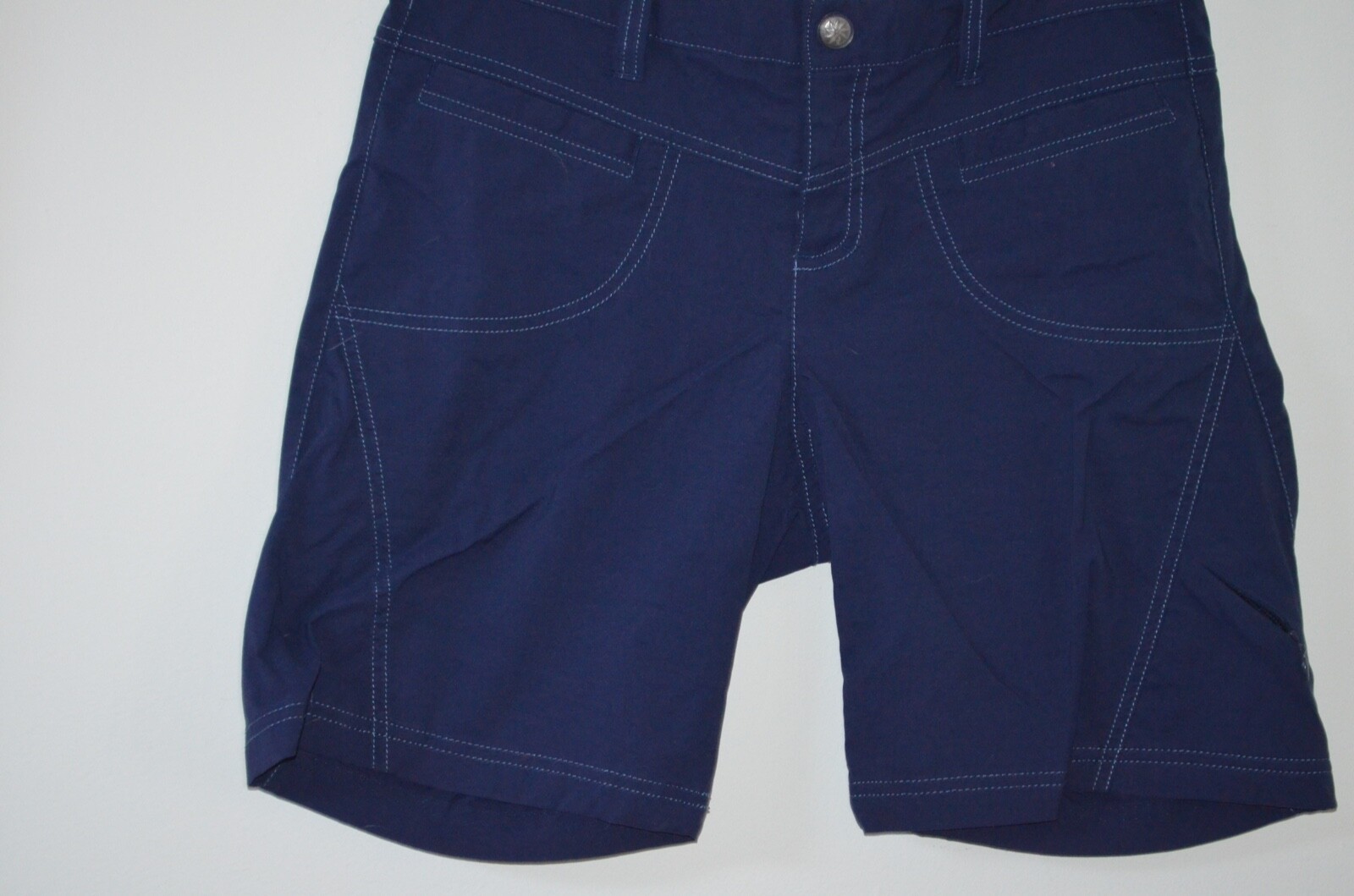 Athleta Blue 95% Nylon/5% Spandex Zip Pocket Bermuda Shorts Size 6