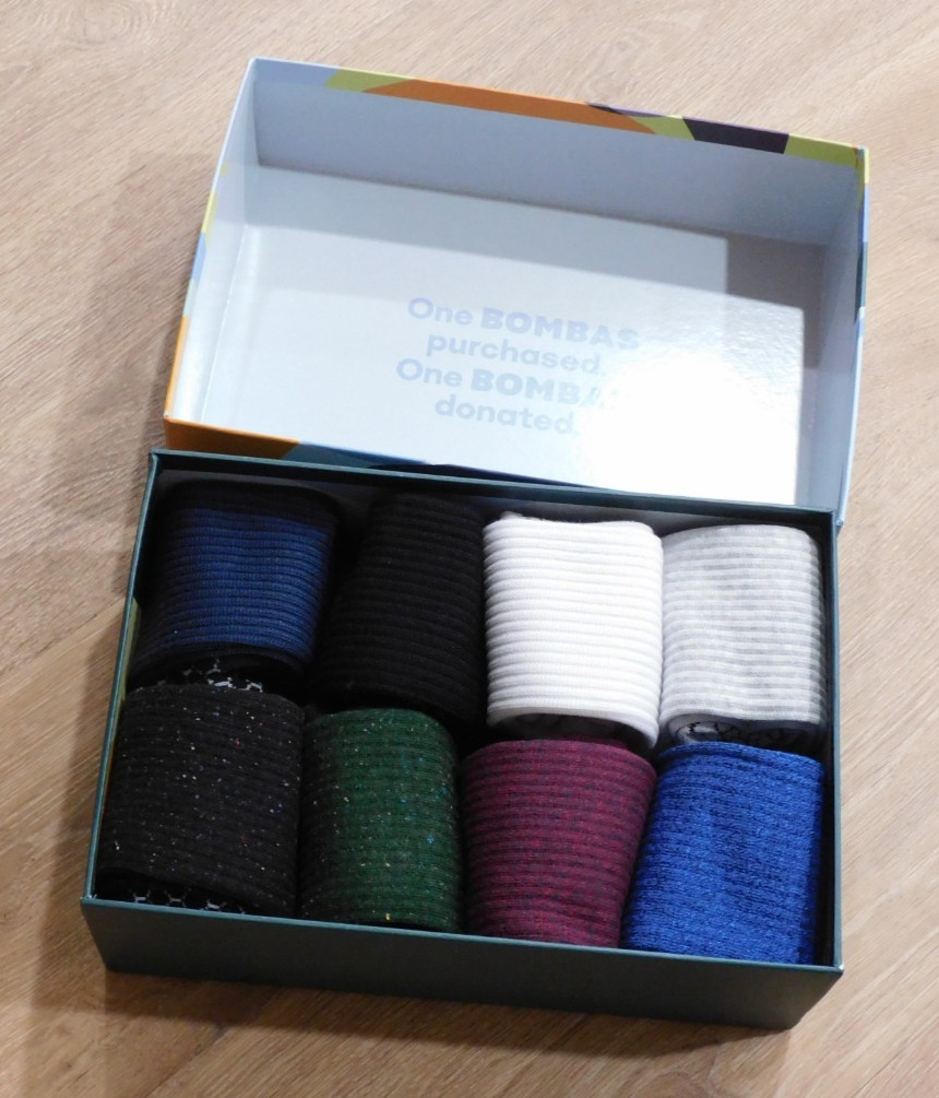 NEW! 8 Pack GIFT BOX, Men’s BOMBAS Assorted Colors Socks; Size Large!