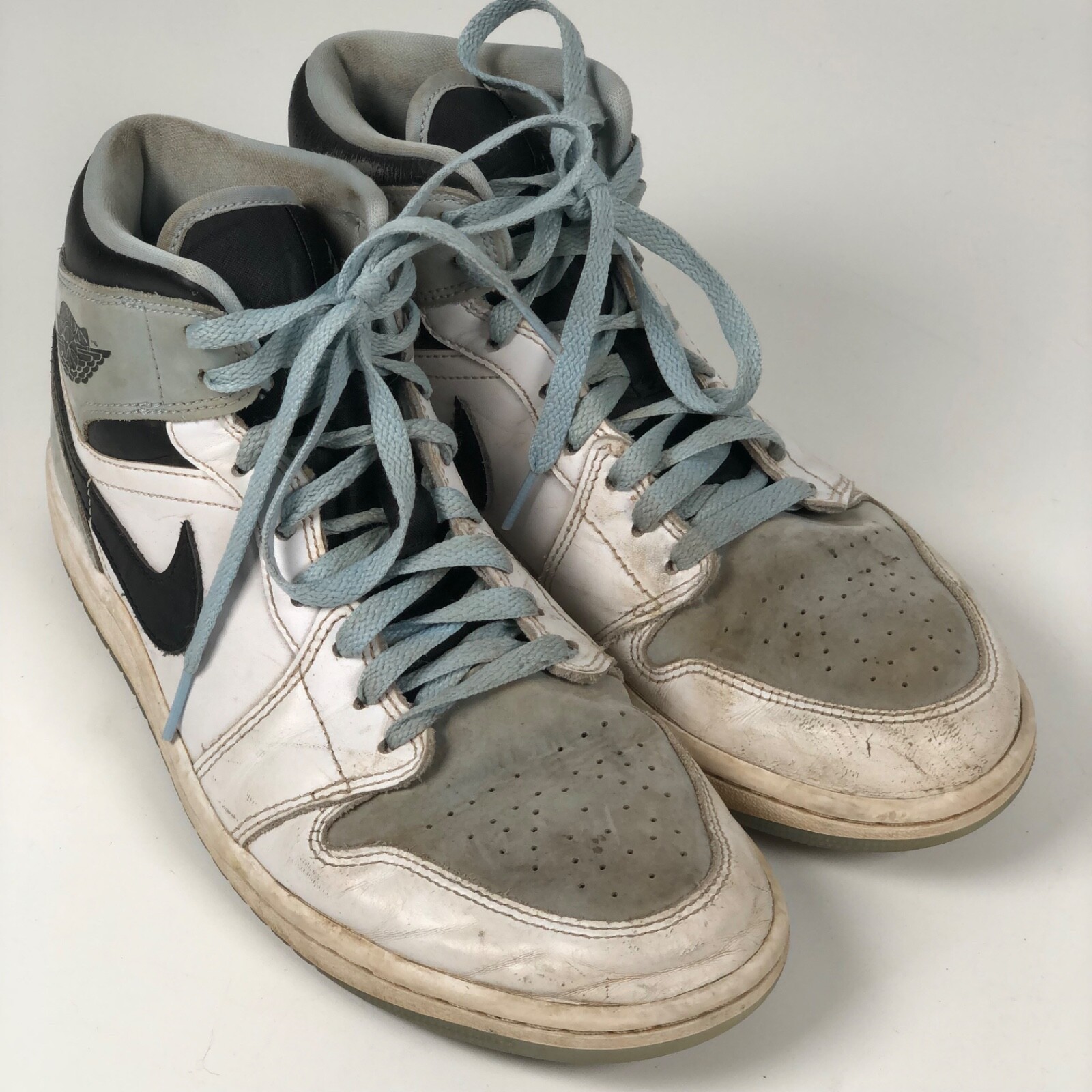 Nike Air Jordan 1 Mid Mens Size 8.5 US / 42 White Ice Blue Sneakers DV1308-104