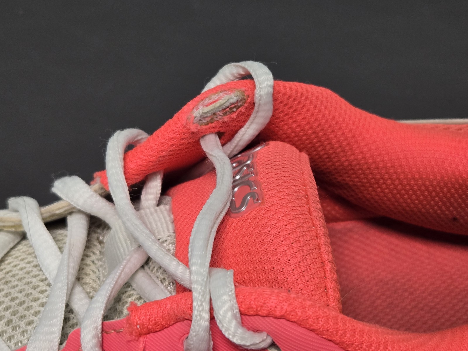 Asics Gel Game Womens Athletic Shoes E755Y Size 9.5 Coral Pink & White