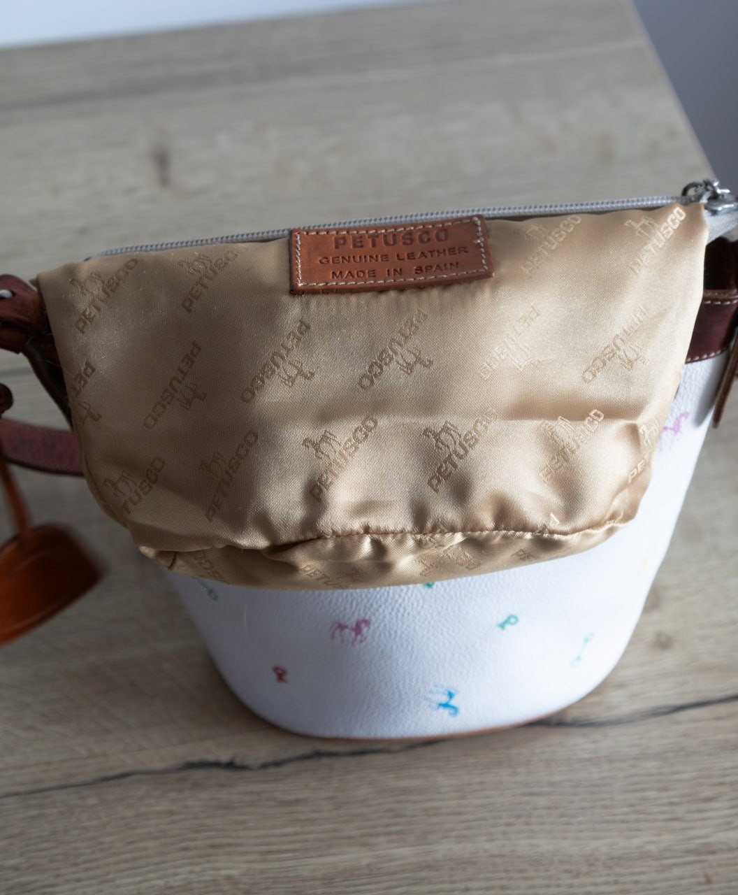 Rare Vintage Petusco Spain White Leather Bucket Bag – Colorful Horse Print
