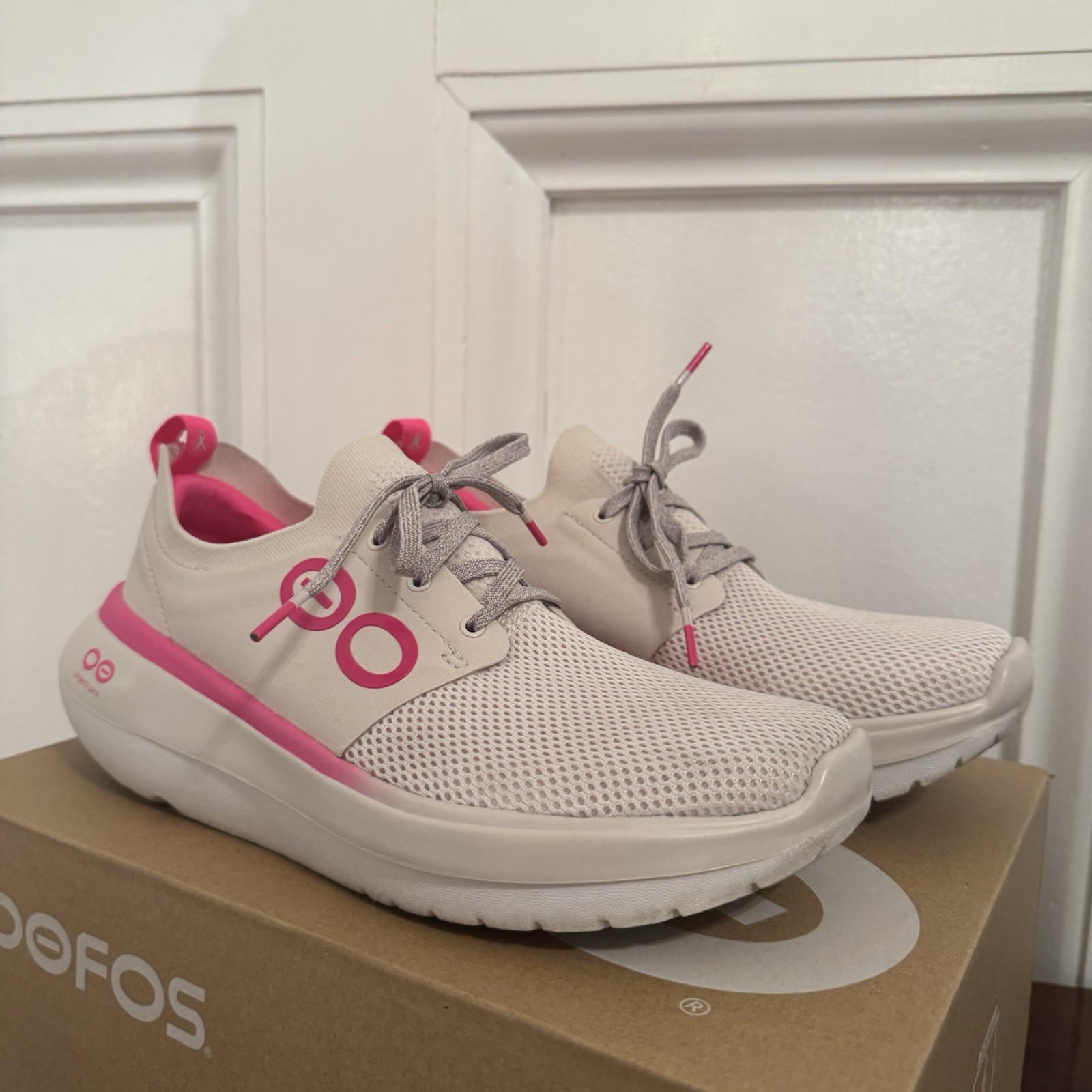 OOFOS OOmy Stride White Mesh Recovery Foam Sneakers Women’s Sz 8 Shoes Pink