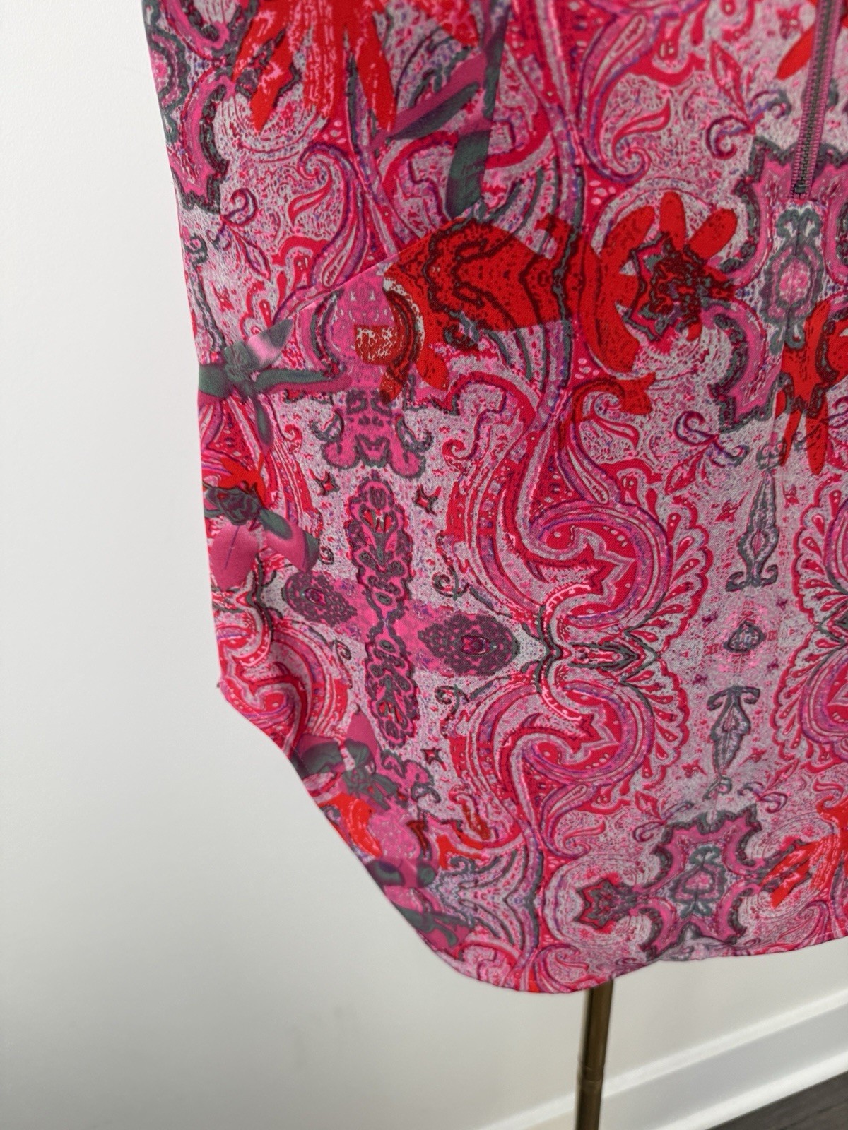 CAbi Jubilee Pink/Purple/Gray Paisley Sleeveless Tank Blouse – SIZE M
