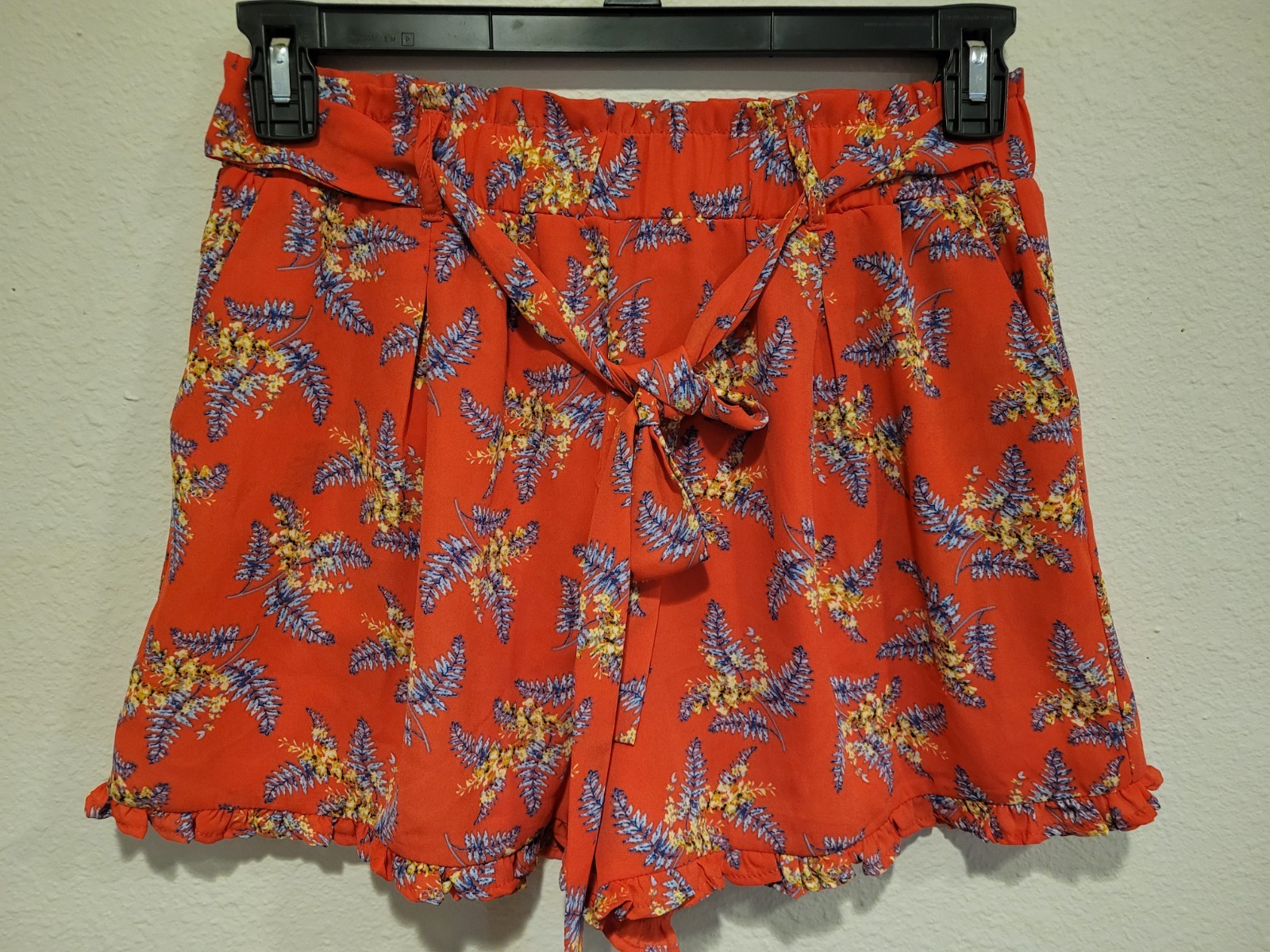 NWT Holland House I Love Women’s L Tropical Ruffle Tie Shorts. Lined. Pockets.