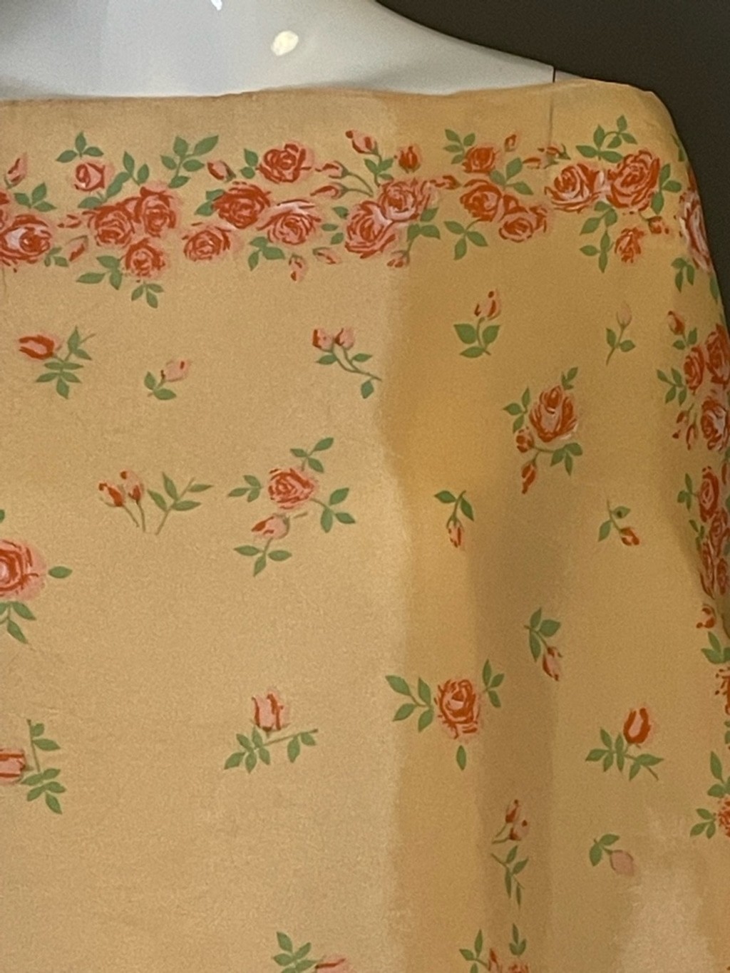 Vintage Tangerine Rose Print Scarf 23 In Excellent Condition