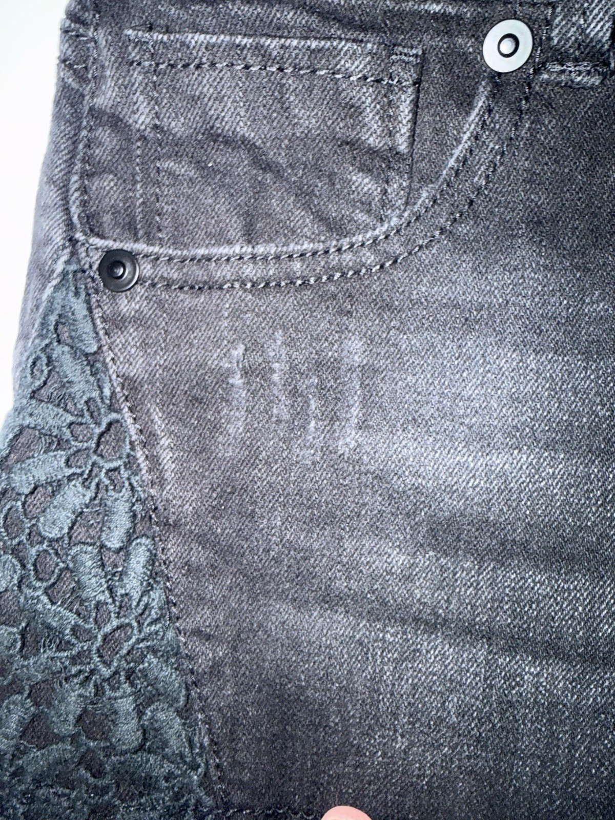 Vintage No Boundaries Women’s Jet Black Denim Shorts Lace Side Trim Size 9 Y2K