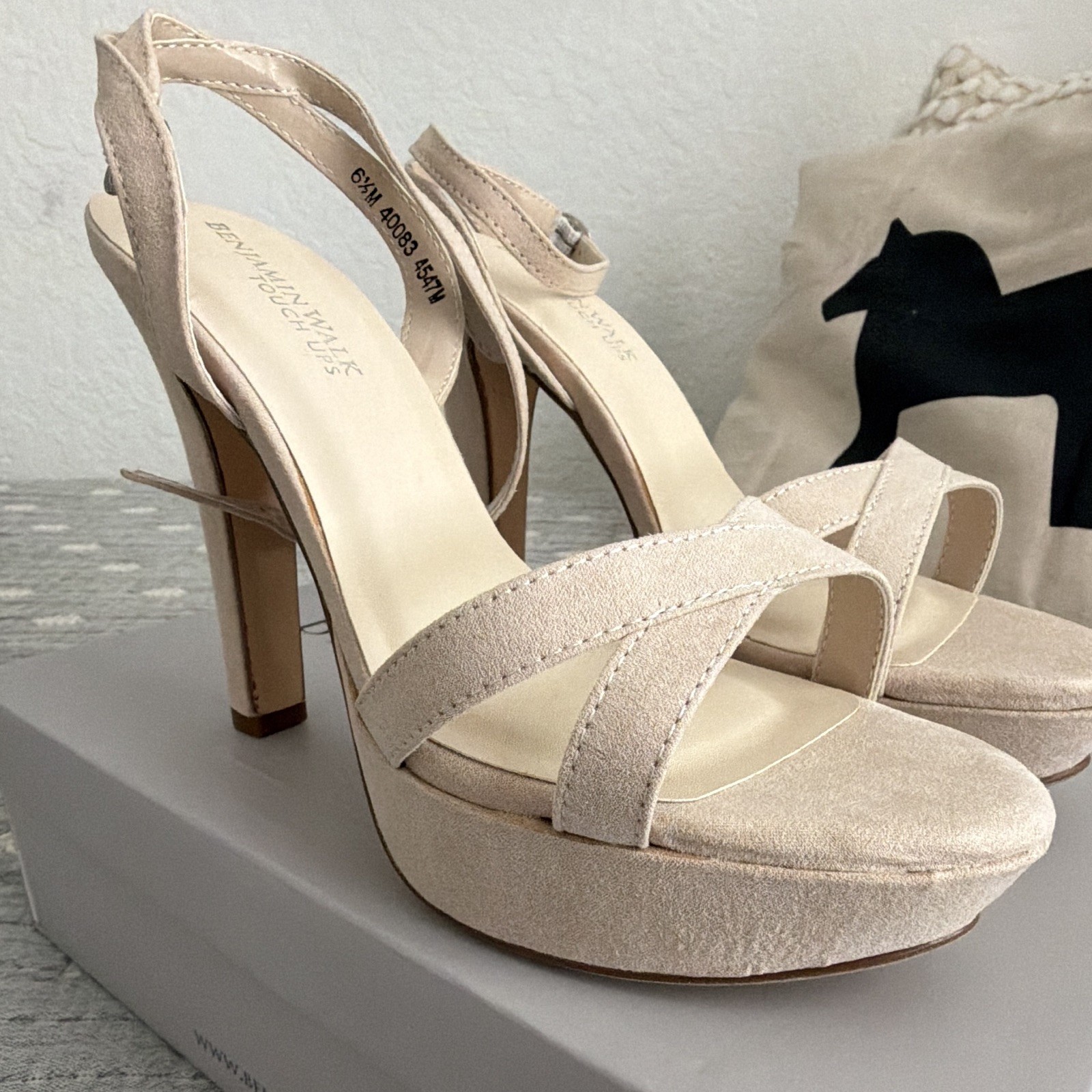 Benjamin Walk Touch Ups Dyeables Women’s Beige Strappy Platform Sandals 6.5M
