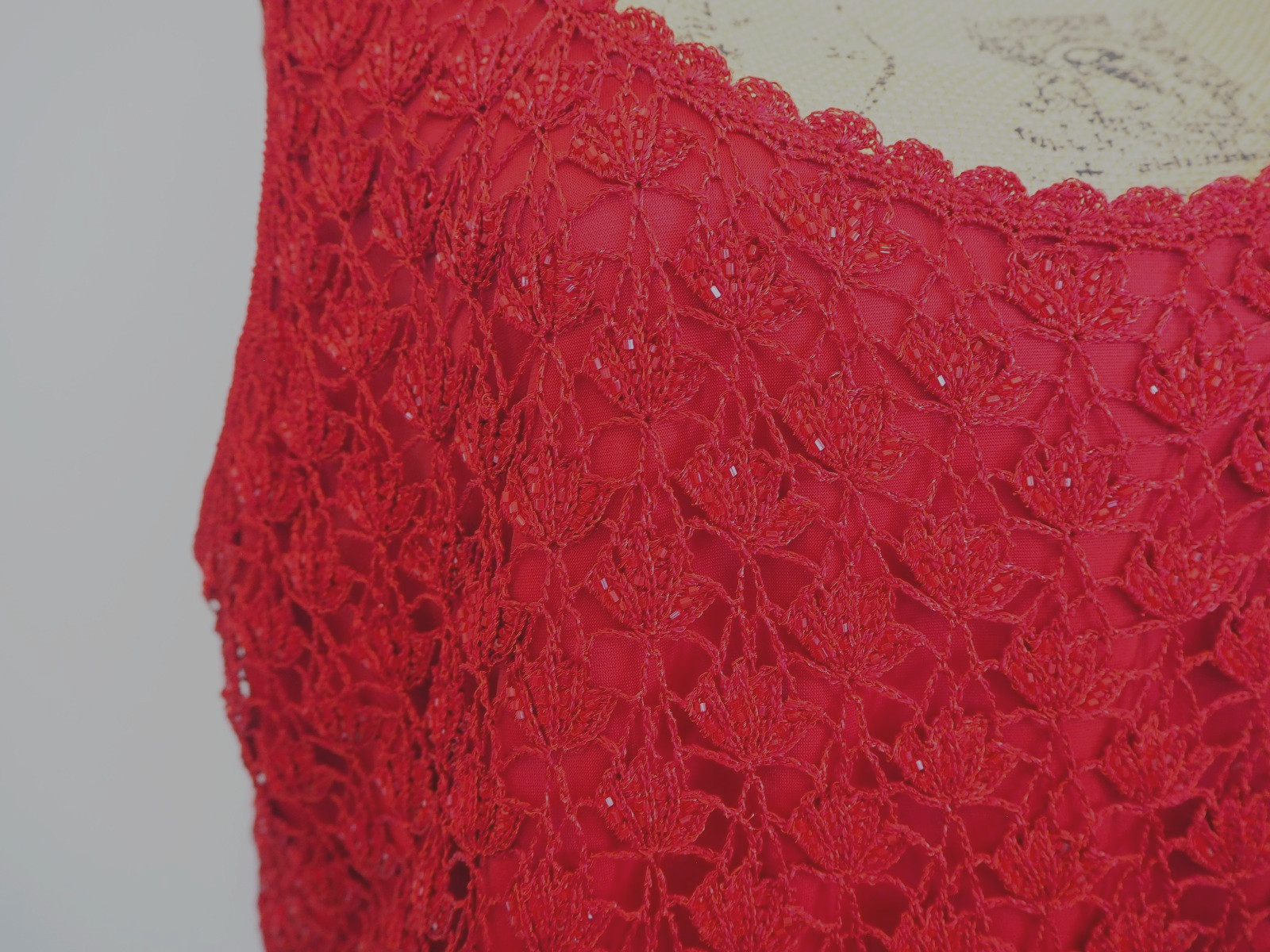 Carmen Marc Valvo Red Heavy Beaded Sleeveless Lined Special Occasion Top Size 2X
