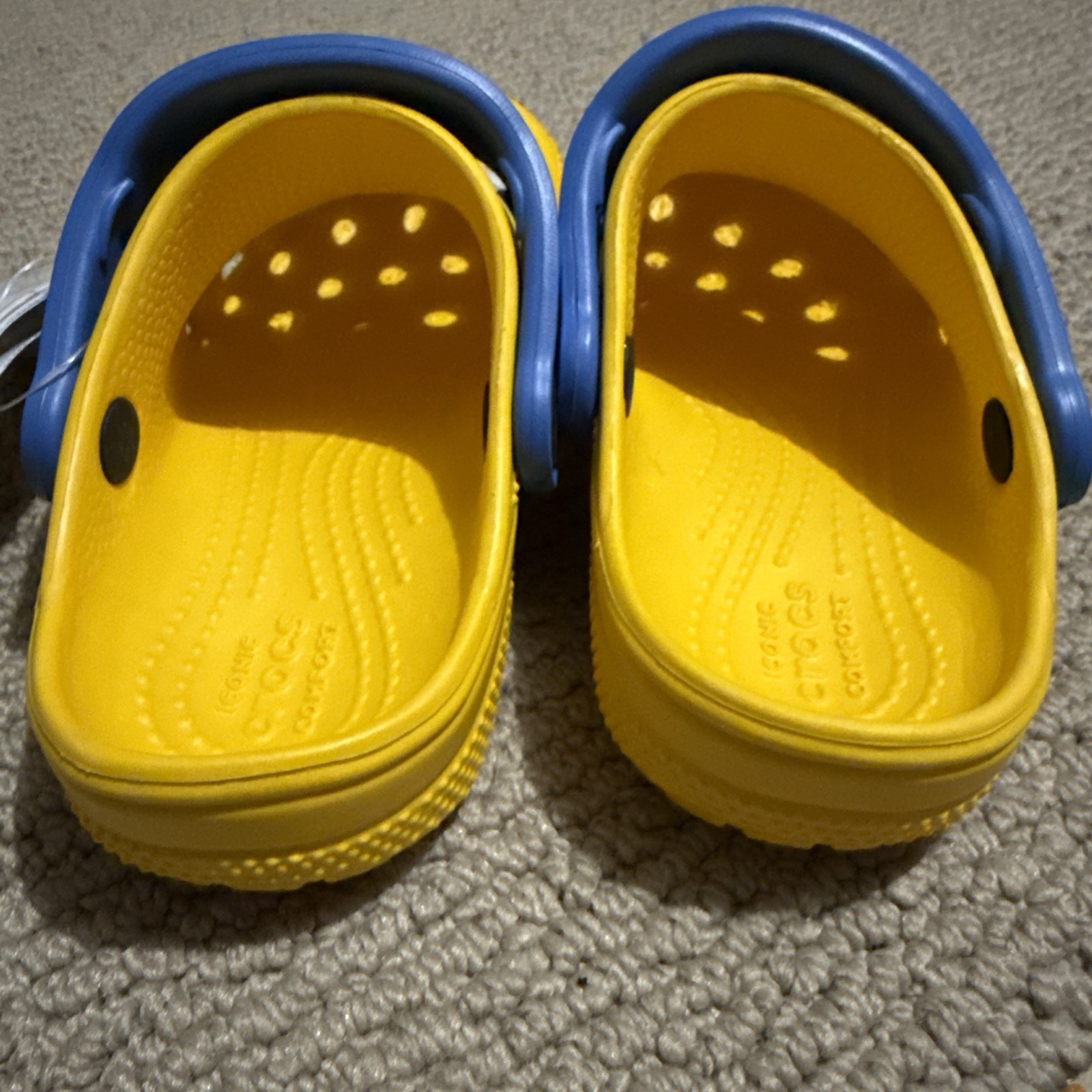 Crocs Classic Clog Despicable Me Minions Fun Lab AM Minions Big Kids Size J1