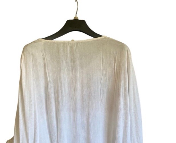 NWOT Rivera Sun White Embroidered Pancho Style Tunic. Size Large