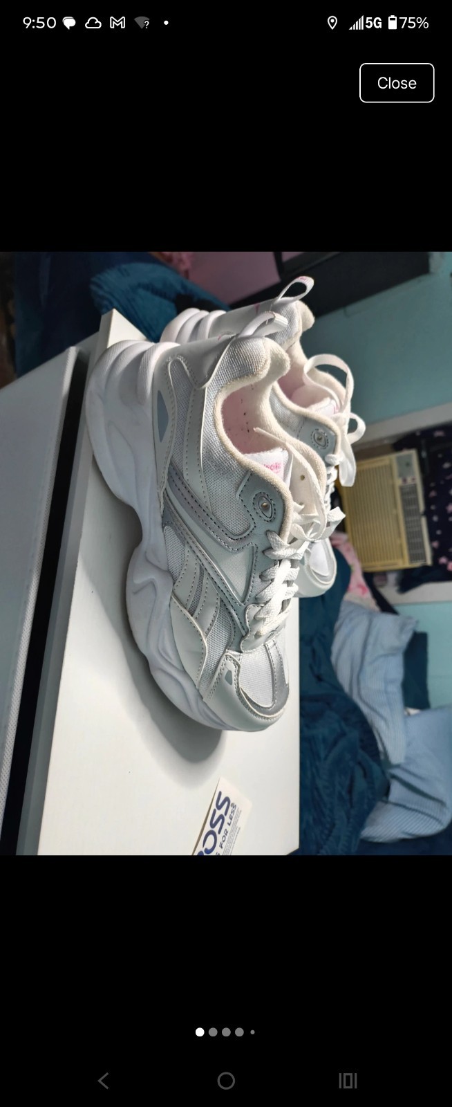 Reebok White & Pink Low Top Lace-Up Athletic Sneakers Rubber Sole Unisex