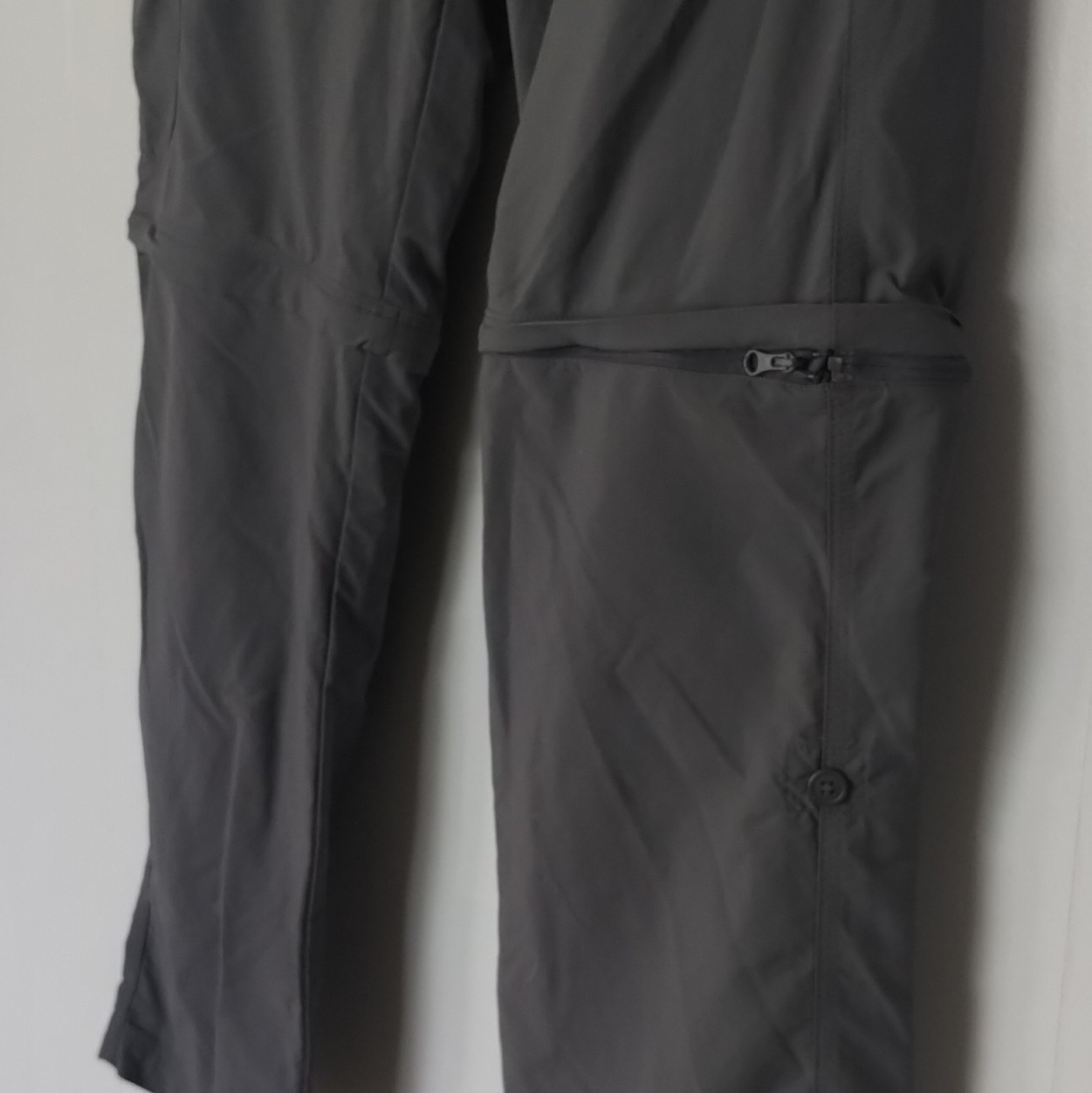 Mountain Hardwear Women’s Gray Cargo Pants Straight Leg Ripstop Nylon 30″