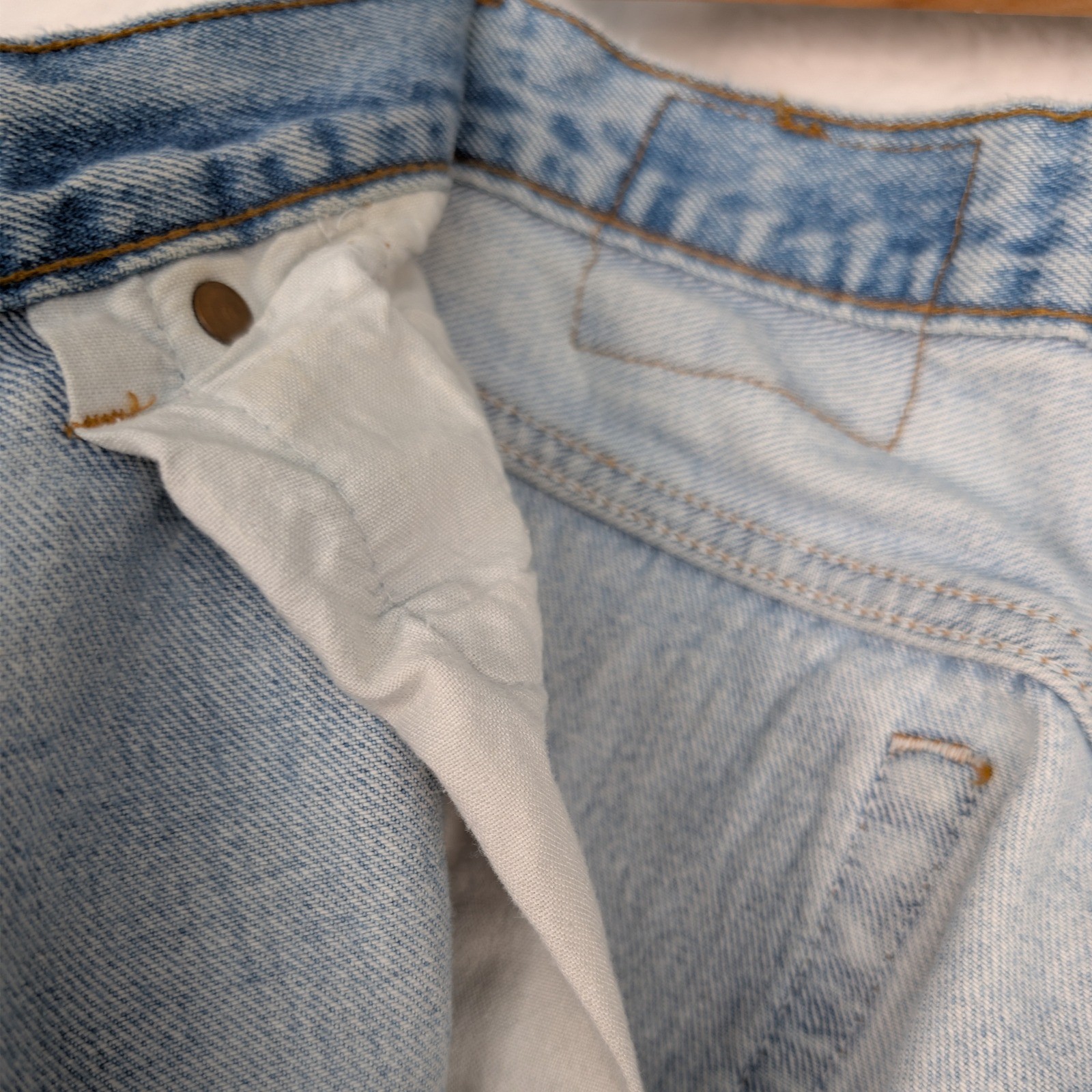 VTG Levi’s 501 Jeans Men 28×32 Ice Blue Straight Leg Button Fly Distressed 90s