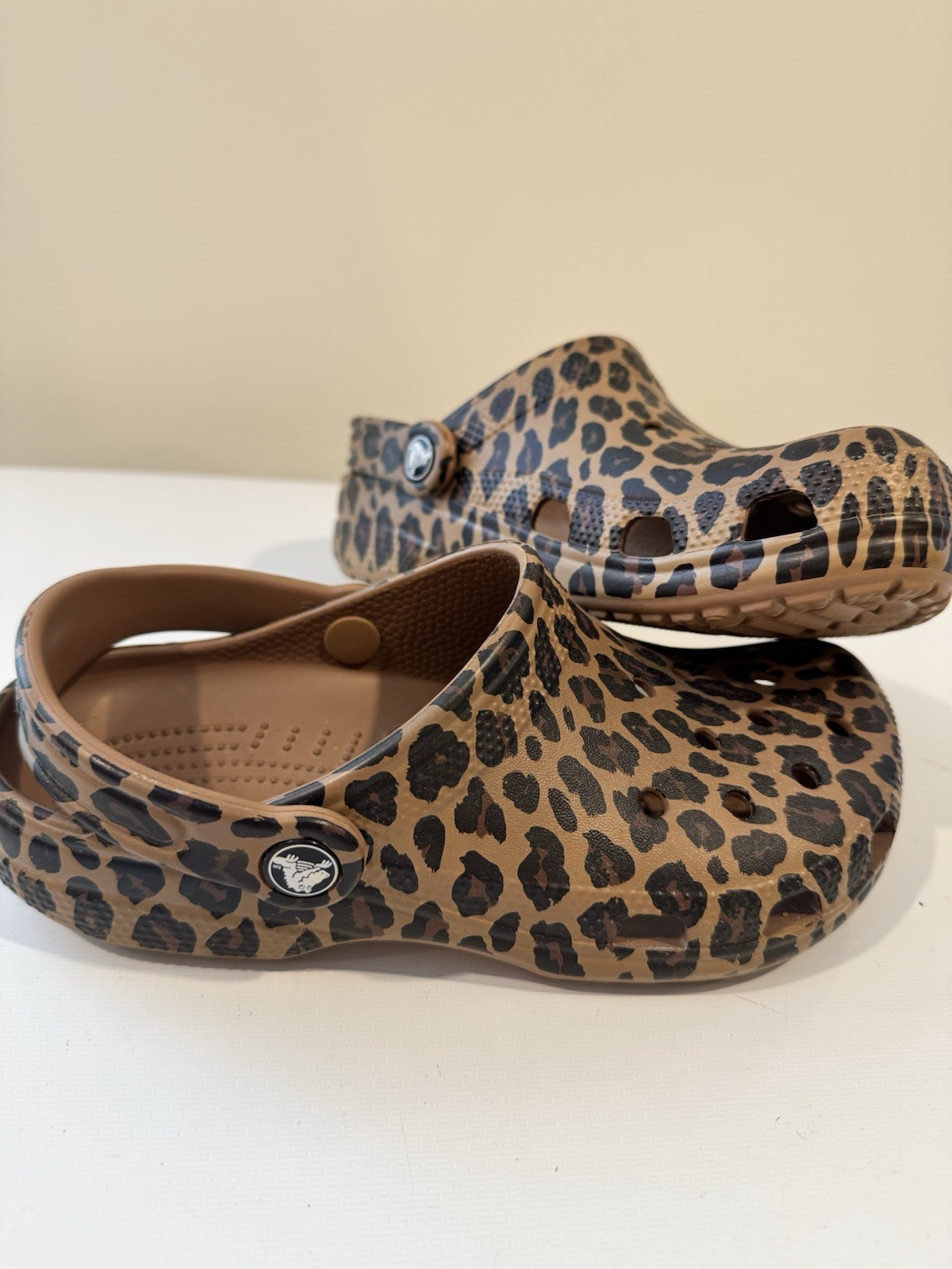 Crocs Cheetah Leopard Classic Clogs Unisex W6 / M4 LIKE NEW