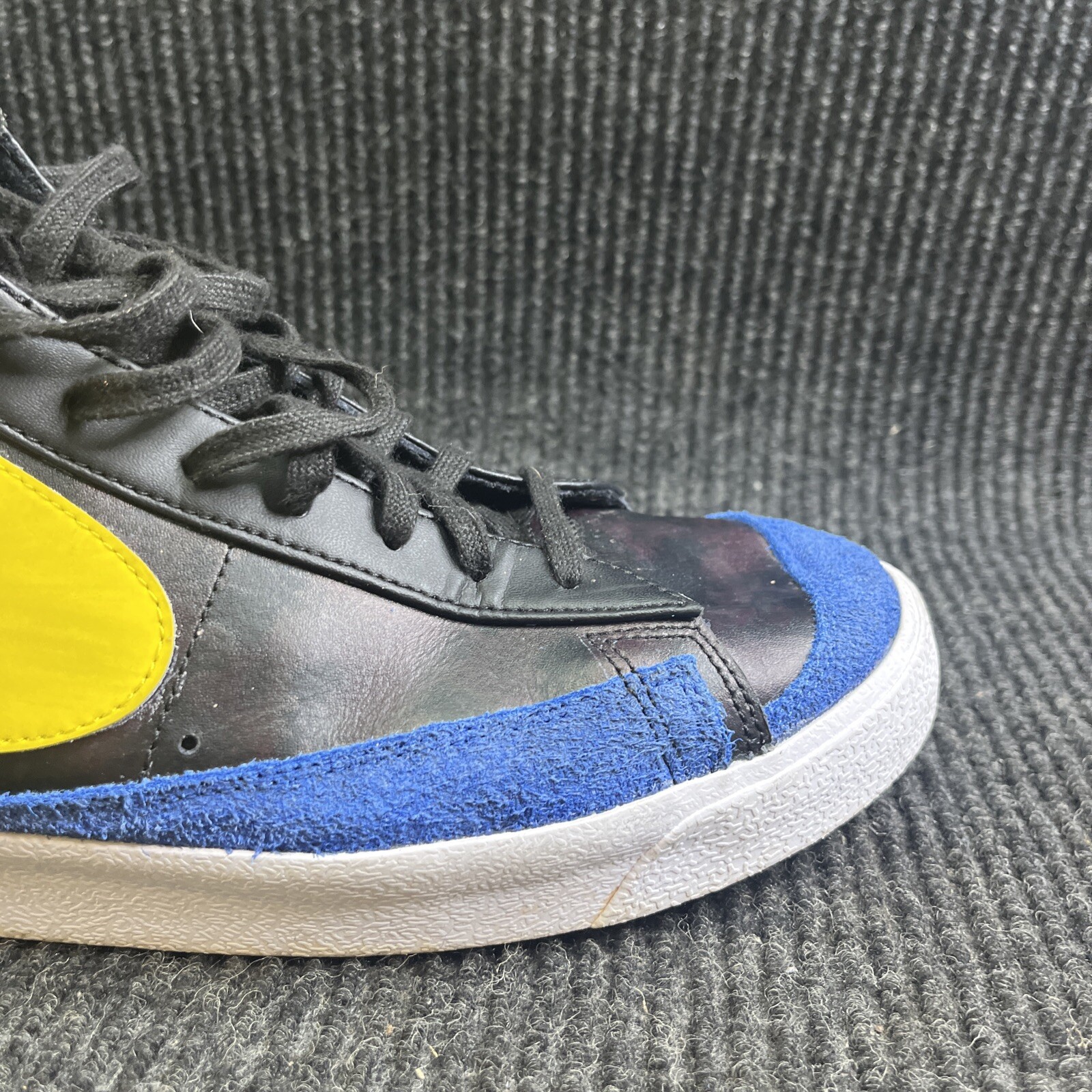 🔥🔥🔥Nike Blazer Mid Peace, Love, and Basketball 2020 Size 15 Used Good