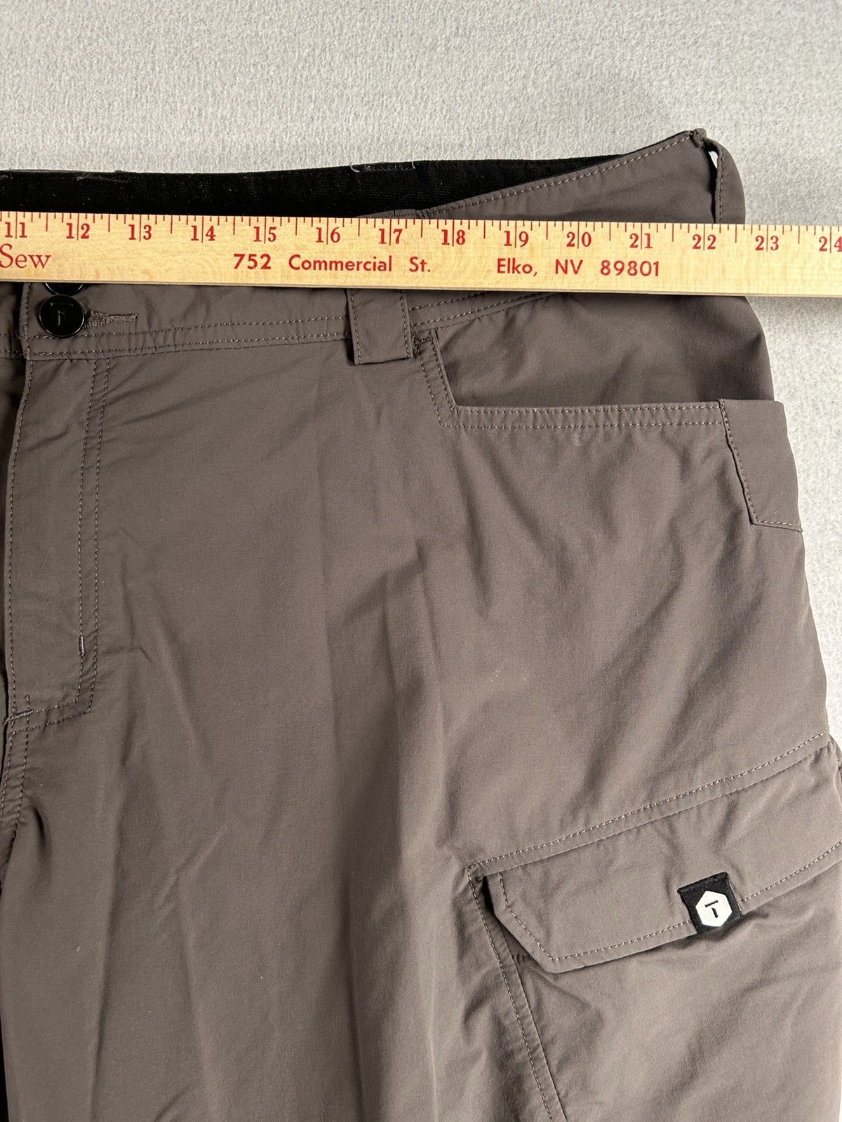 Truewerk T2 WerkPants Mens 44×29 Gray Technical Work Cargo Pants Stretch Utility