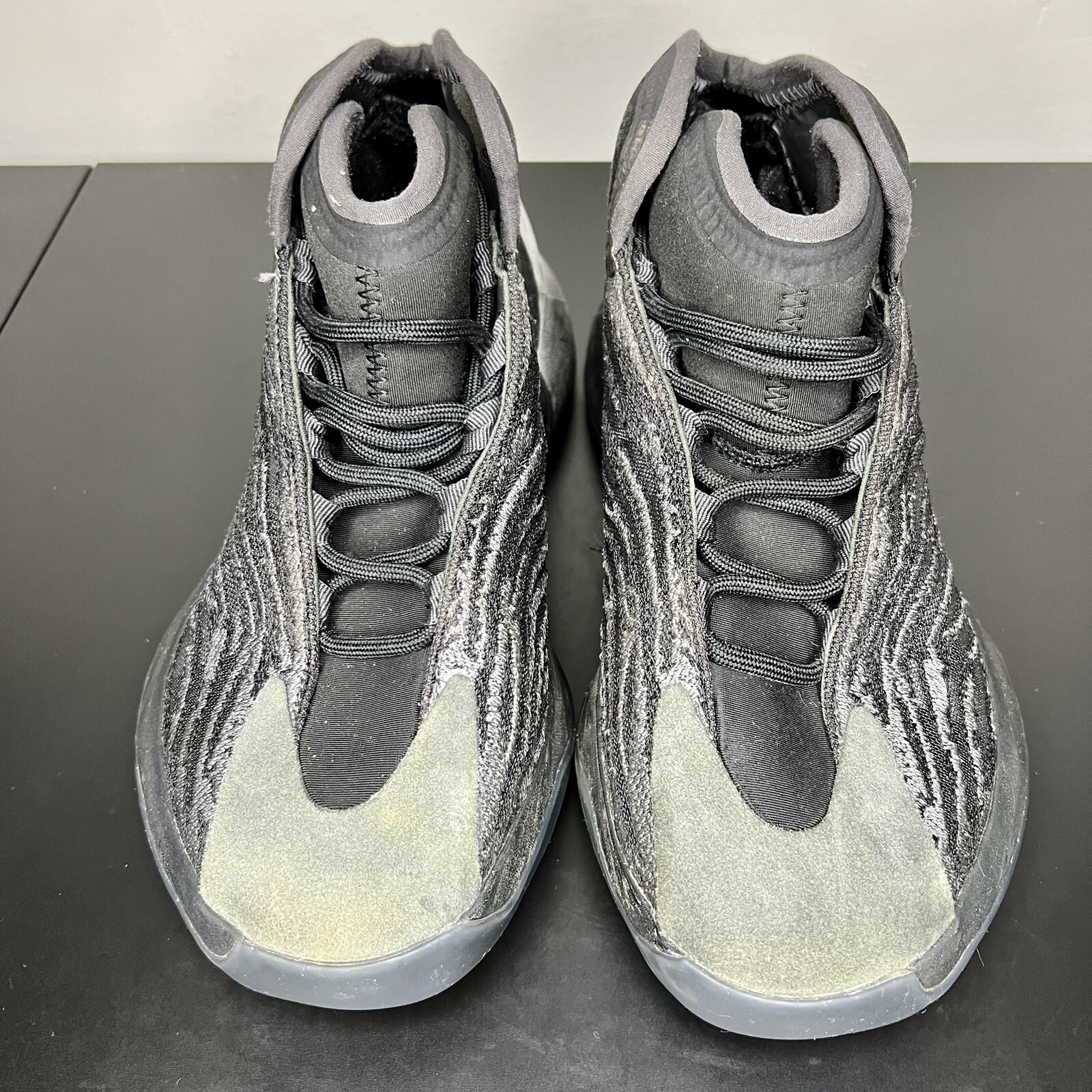 Size 8 – Yeezy QNTM Onyx