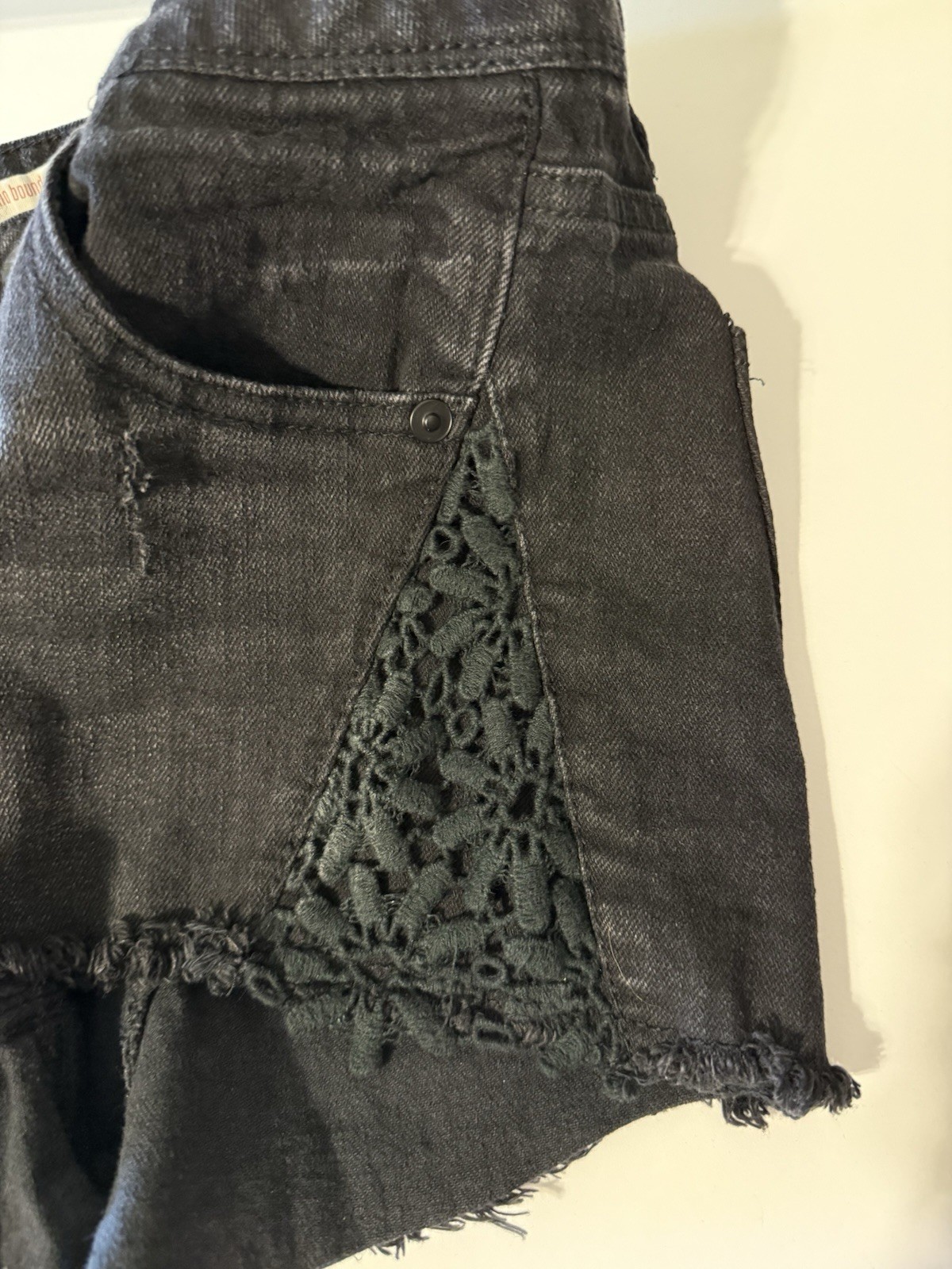 Vintage No Boundaries Women’s Jet Black Denim Shorts Lace Side Trim Size 9 Y2K