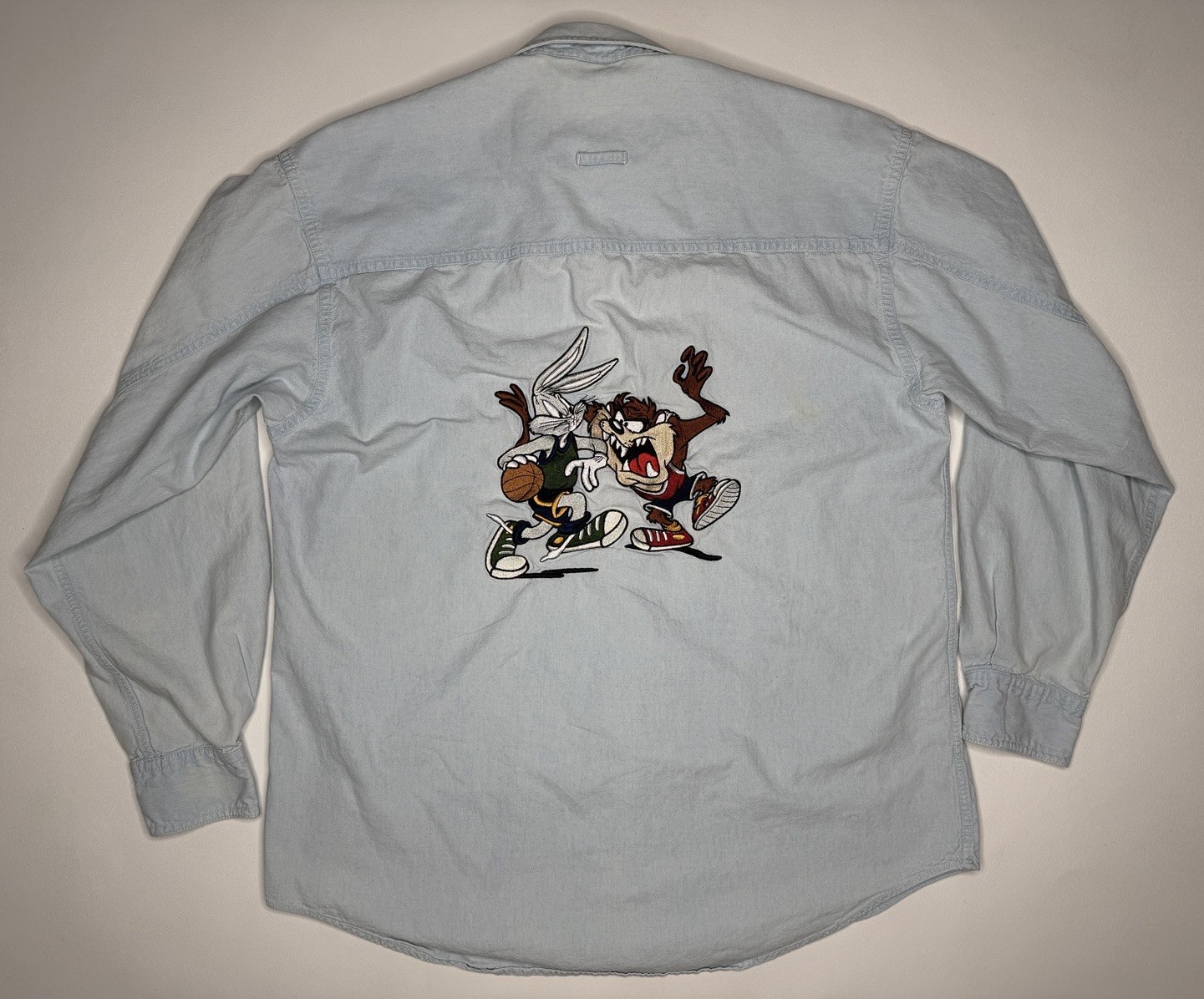 Vintage Acme Looney Tunes Bugs Bunny Taz Basketball Denim Chambray Shirt | M