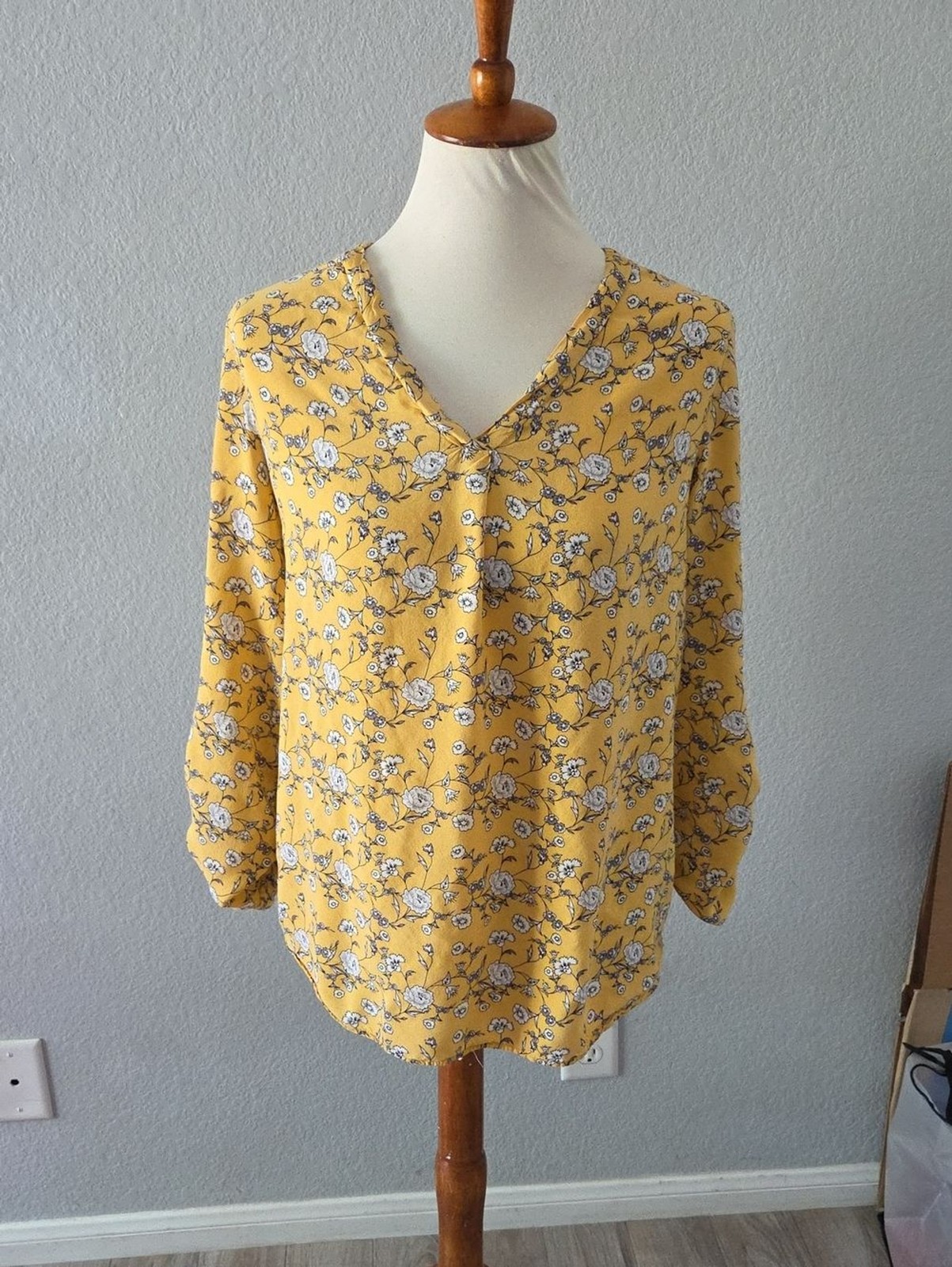 Brina & Em Yellow Floral V-Neck Blouse Large