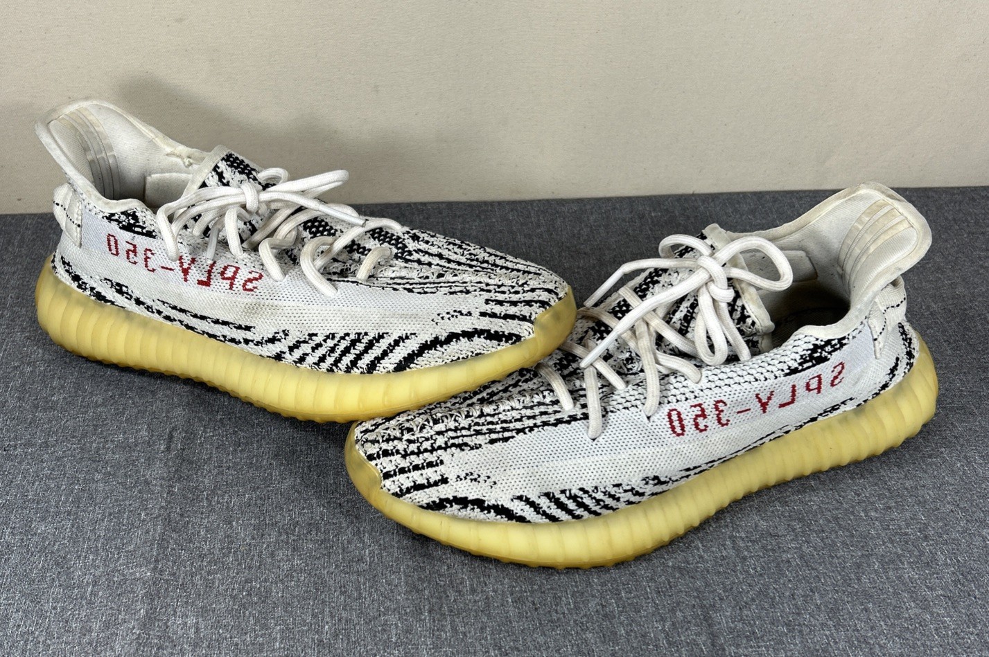 Adidas Yeezy Boost 350 V2 Zebra Men Size 11.5 CP9654 White Grey Shoes * no Box