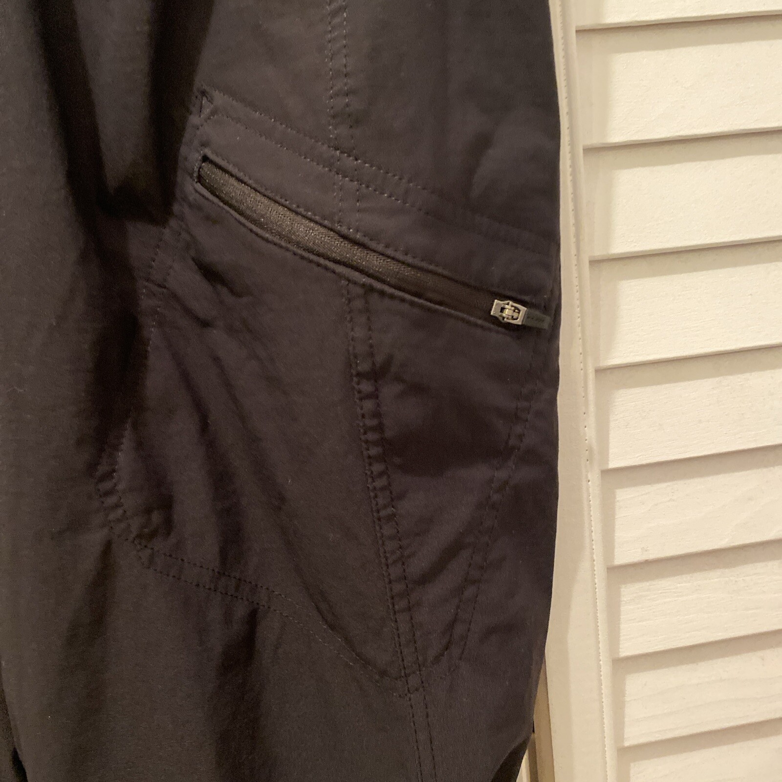 EDDIE BAUER Women’s “Rainier Capri Activewear Pants” Black Nylon Size 12 EUC