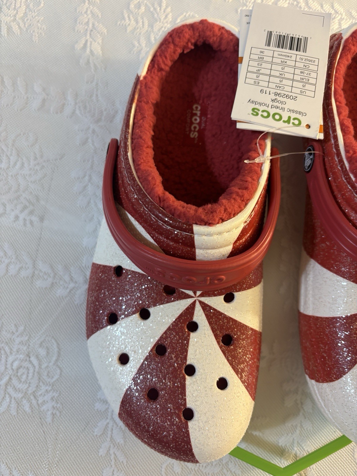 Crocs Classic Lined Holiday Clog White Red Kids J5 New with Tags 209298-119 NWT