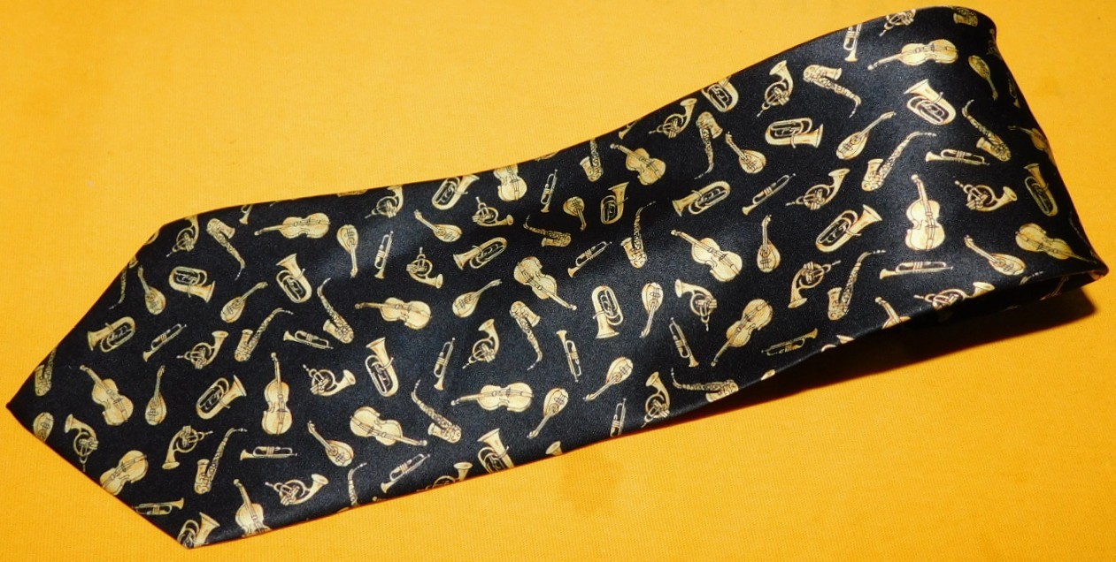 MUSEUM ARTIFACTS BLACK/YELLOW MUSICAL INSTRUMENTS MOTIF TIE – NWT – NECK TIES.