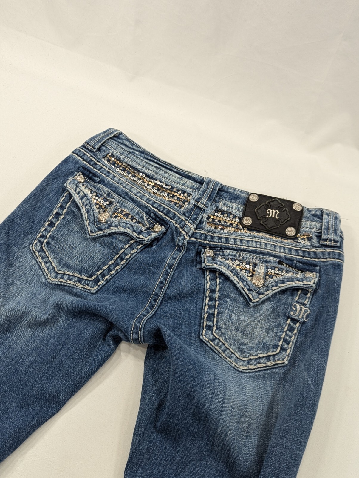 Miss Me Mid Rise Easy Boot Embroidered Jeans in Women’s Size 30×33 (28 Tag)