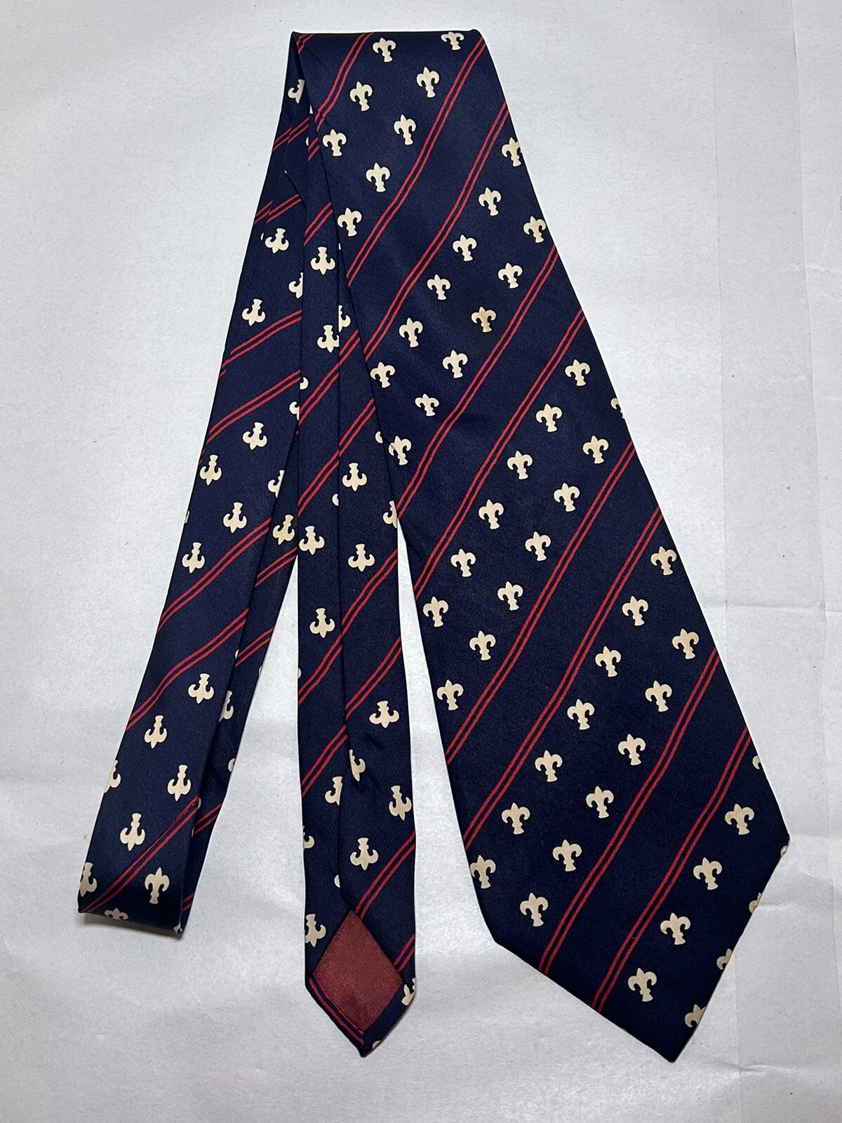 Vintage N. Peal Classic Navy Red Flour De Lis Men’s Tie All Silk 56” X 3.75”