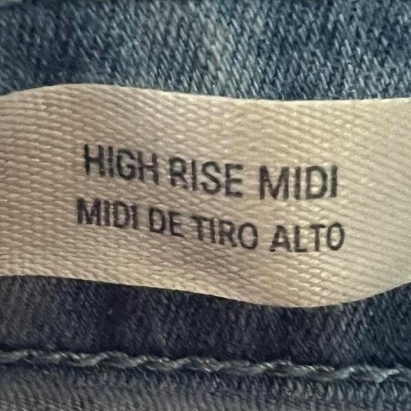 Universal Thread High Rise Midi Denim Shorts Blue Acid Wash Raw Hem Size 8/29R