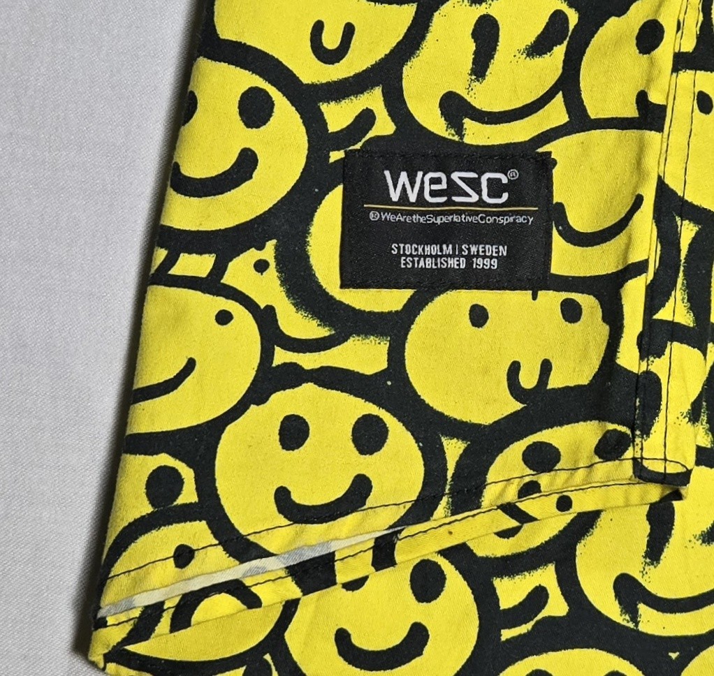 WESC Smiley Face Button-Down Shirt Mens Size Medium