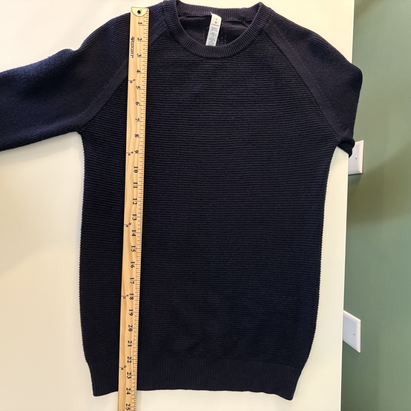 Lululemon 100% Merino Wool Knit Sweater Navy Size 6 Quiet Luxury Basic Layer