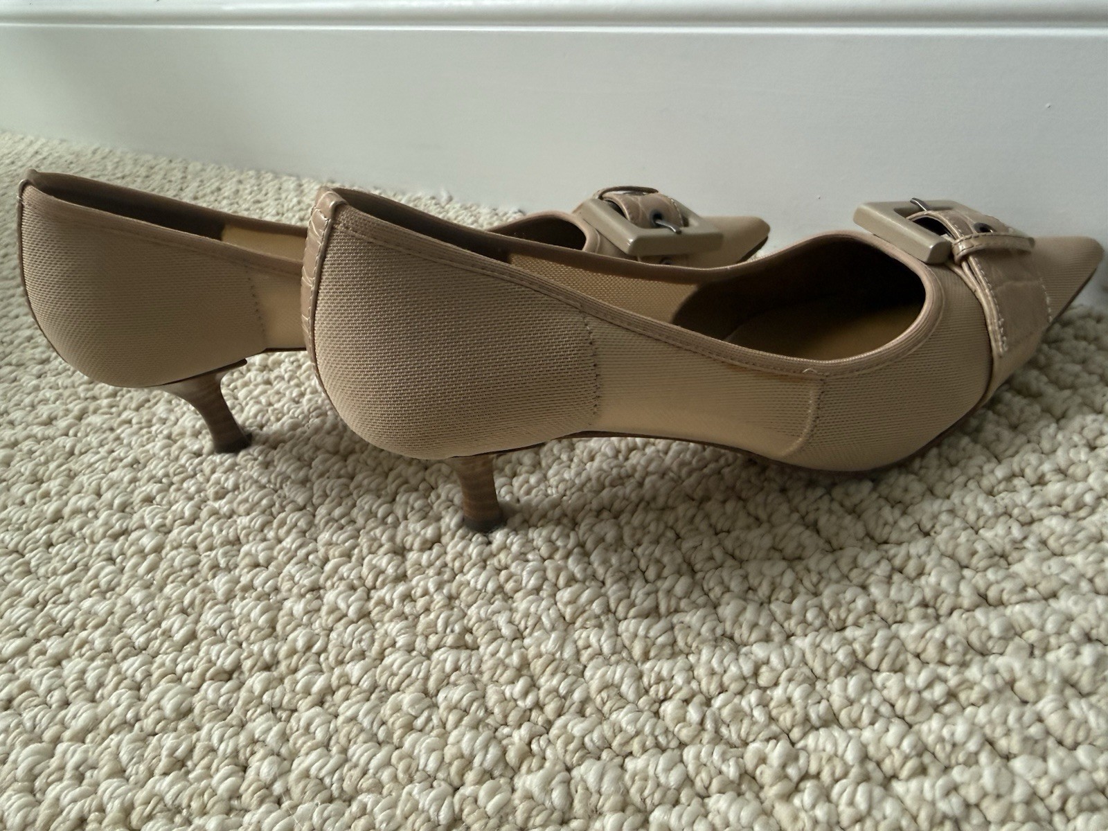 TAHARI Buckled Pointed Pumps-Size 6-Textured Fabric Upper & Leather Outsole EUC