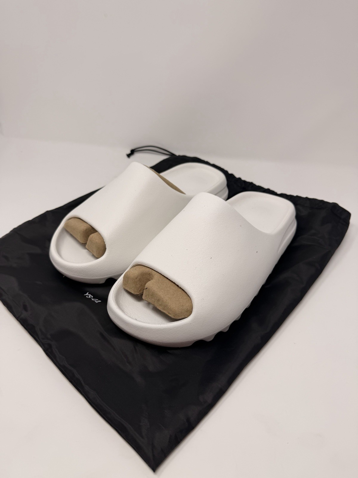 New YZY Slides White in Storage Bag Yeezy Slides Men’s YS-01 2026 YZY Size 10