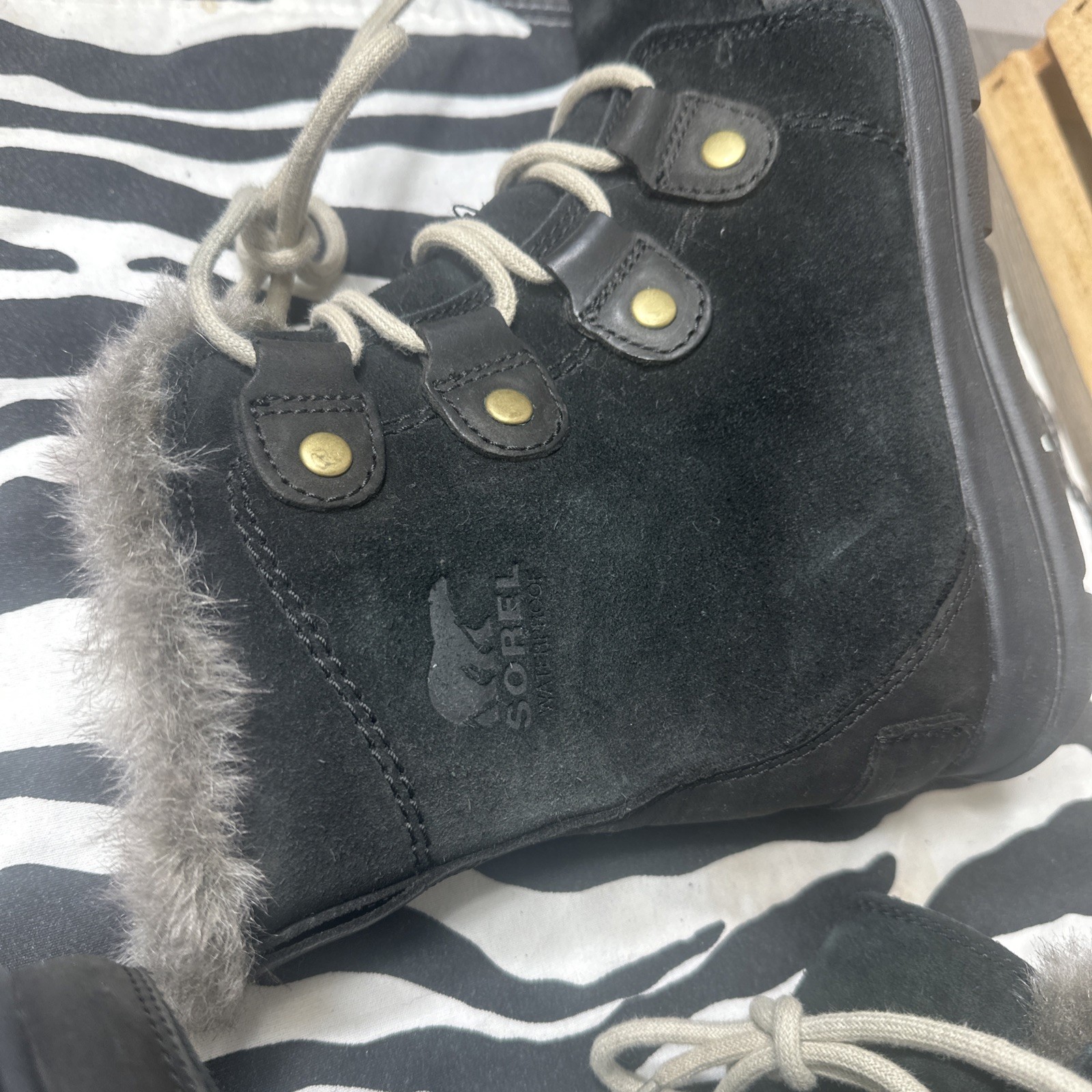 SOREL Explorer Black Suede Leather LaceUp Faux Fur Trim Logo Boots 7.5/38.5 VGUC