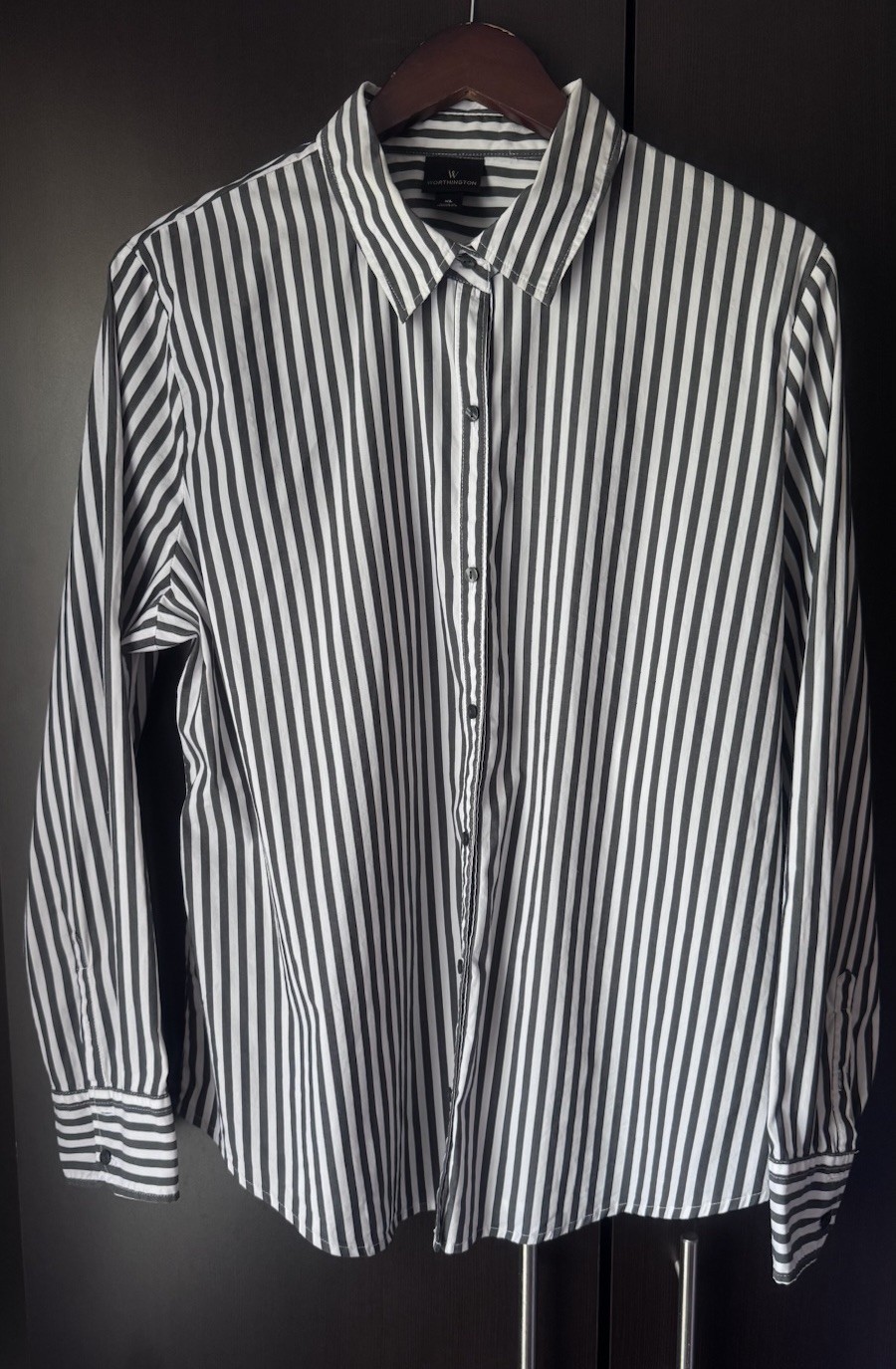 Worthington Women’s XL White Charcoal Striped Button Down Shirt Long Sleeve EUC