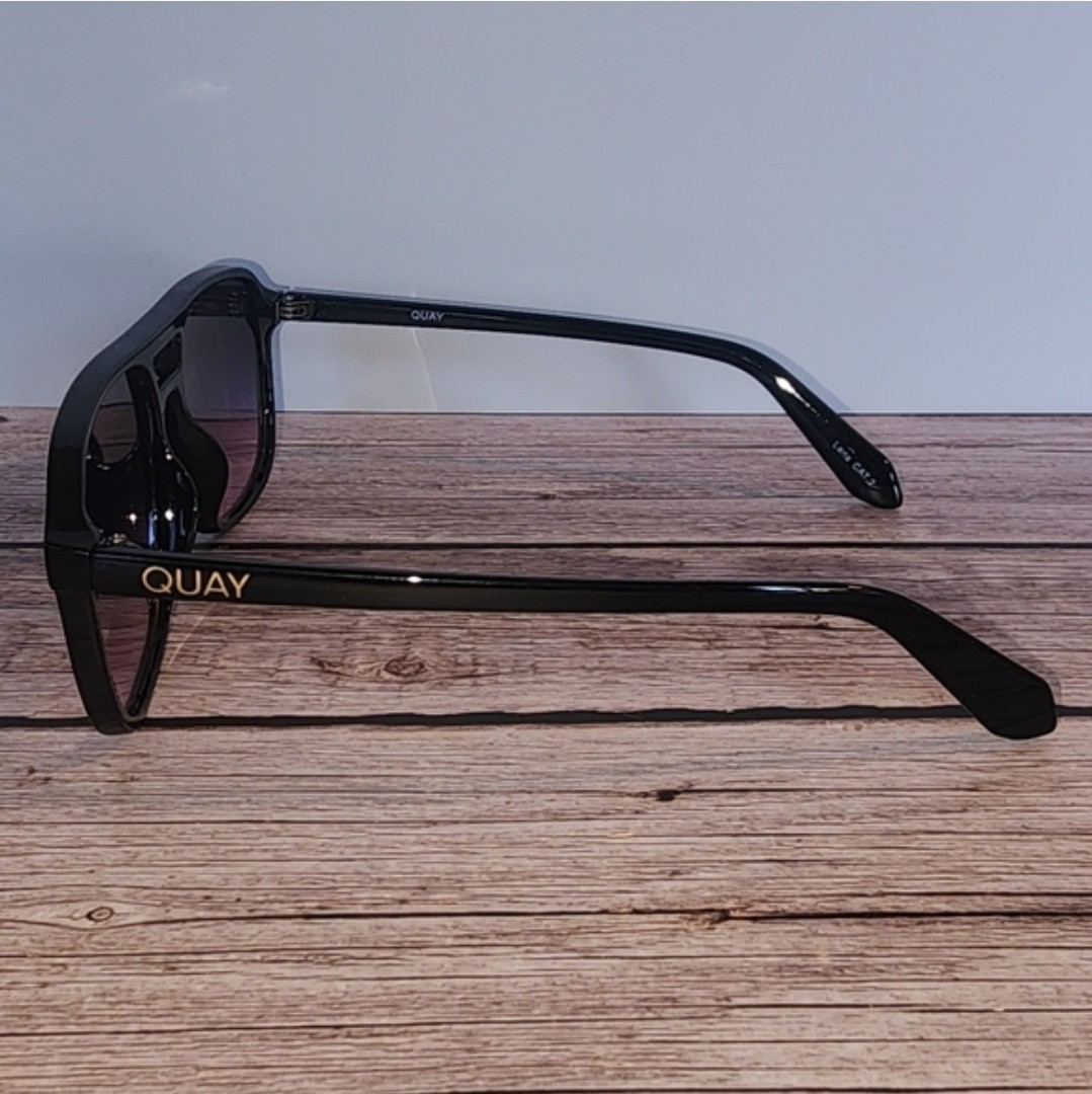 QUAY On The Fly Sunglasses Brand New No Case Black Purple Gradient Lenses