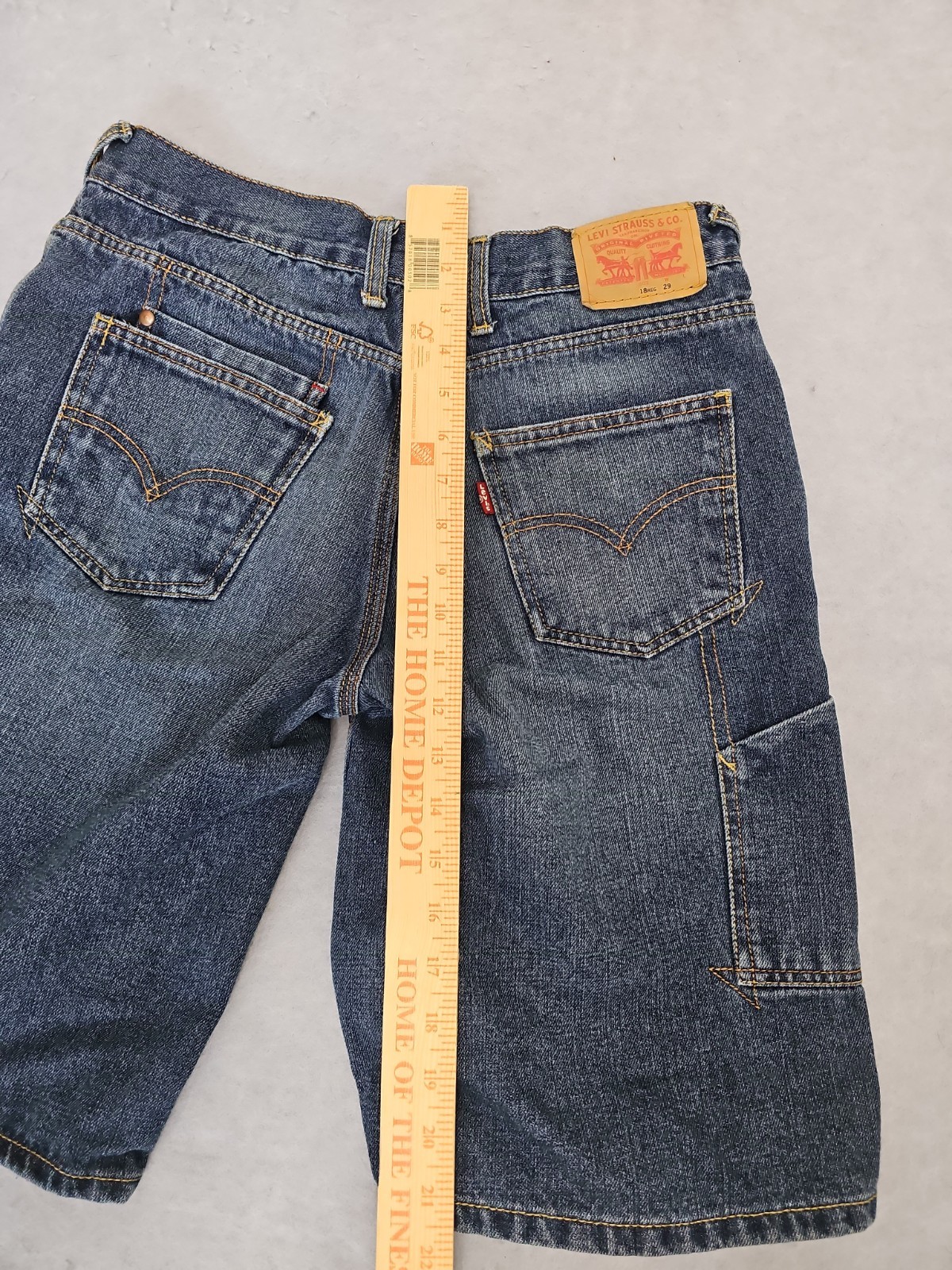 Levi’s Boys Zip Fly Button Closure Belt Loops Short 18 Reg Waist 29 Jeans Sports