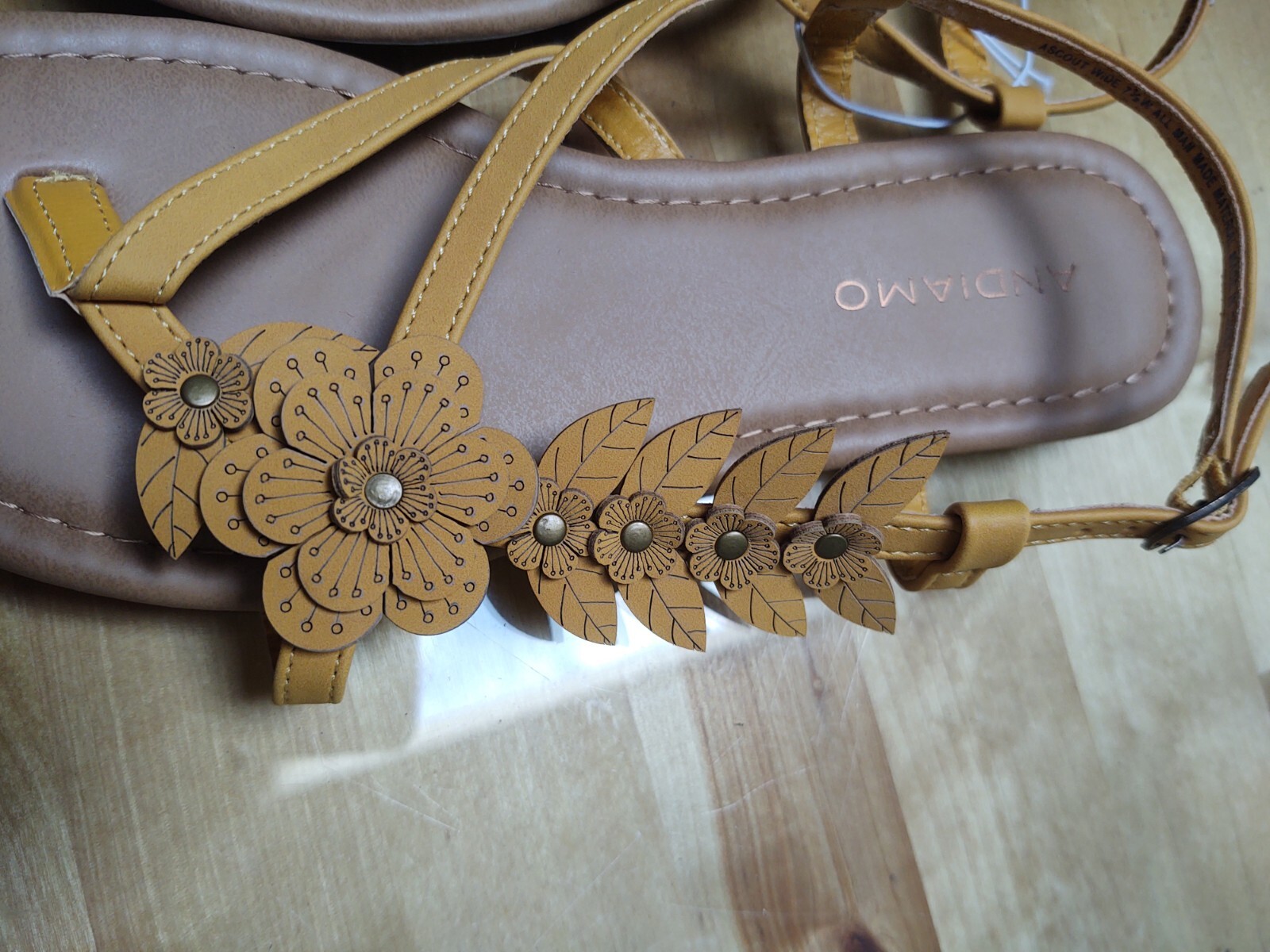 New Yellow/Beige Flat Flower Sandals size 7.5 W Cute Ready to Wear! ANDIAMO