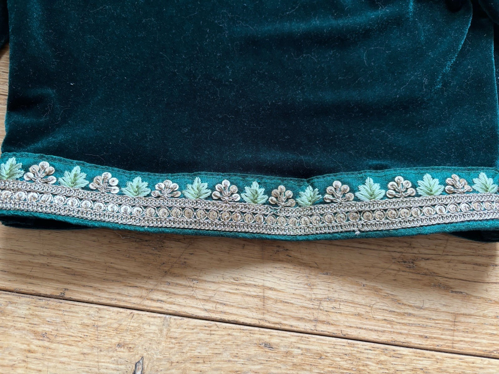 Soleil Store Handmade Dark Green Velvet Bell Crop Top – Size 6