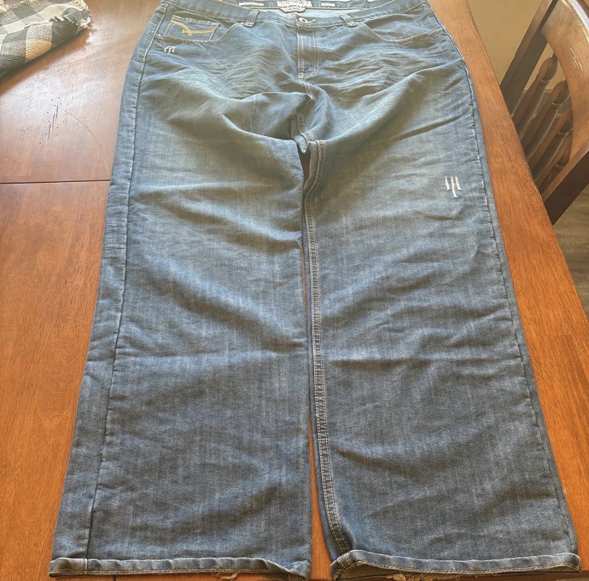 Ecko Unltd. Men’s Relaxed Fit Straight Blue Denim Jeans Medium Wash Distressed