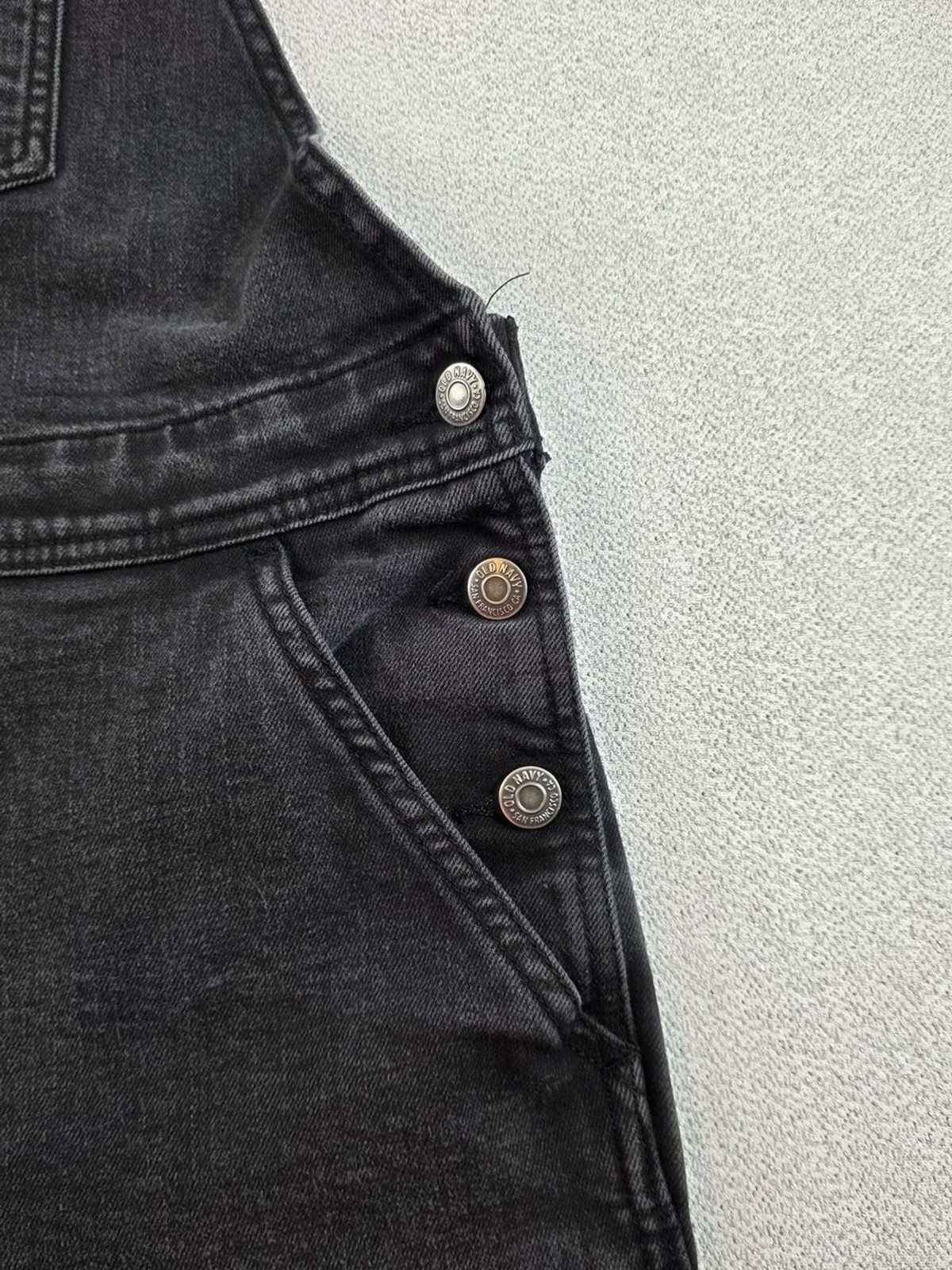 Old Navy Slouchy Straight Black Denim Overalls with Front Pocket Wmn’s 16