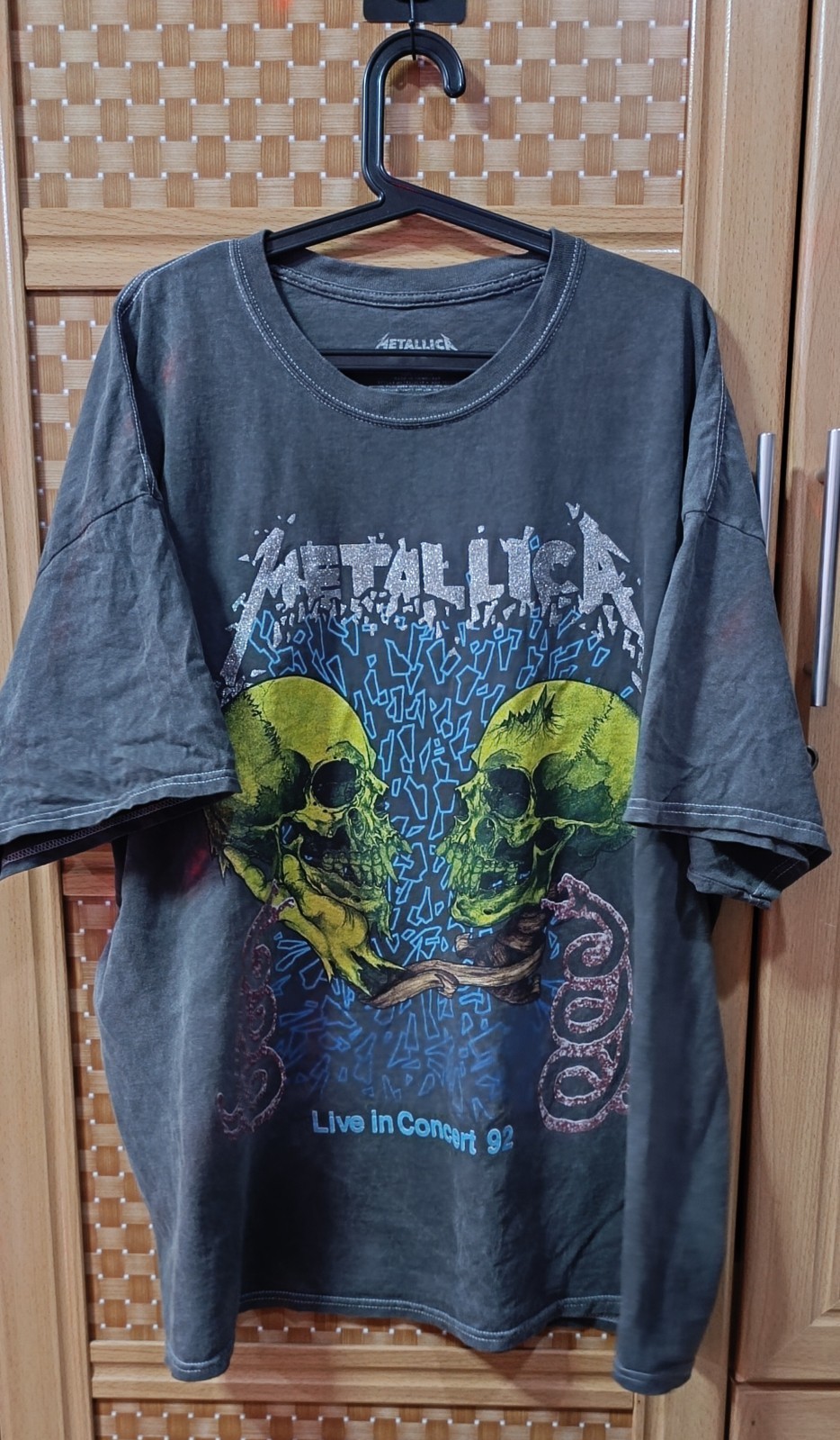 VTG Metalica Size XXL 70 inches wide, 78 inches.