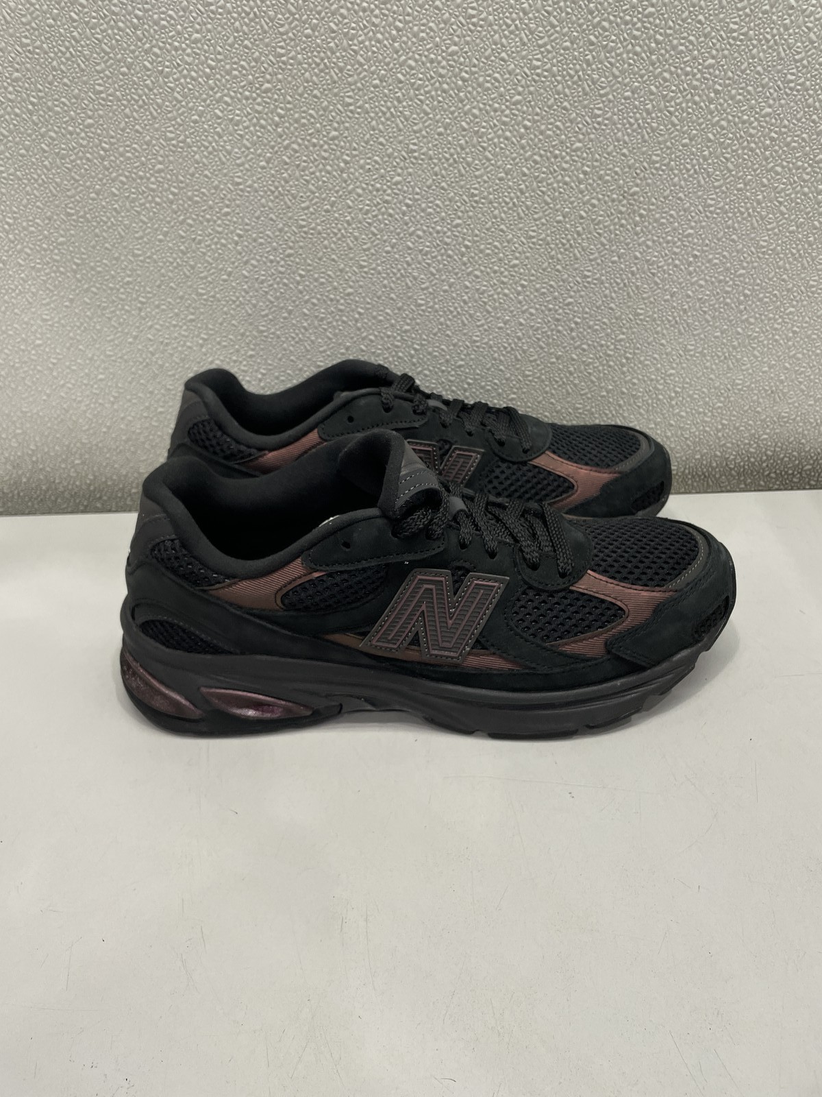 New Balance 2010 Lifestyle Sneakers Unisex M10, W11.5 In Black With Iridescent