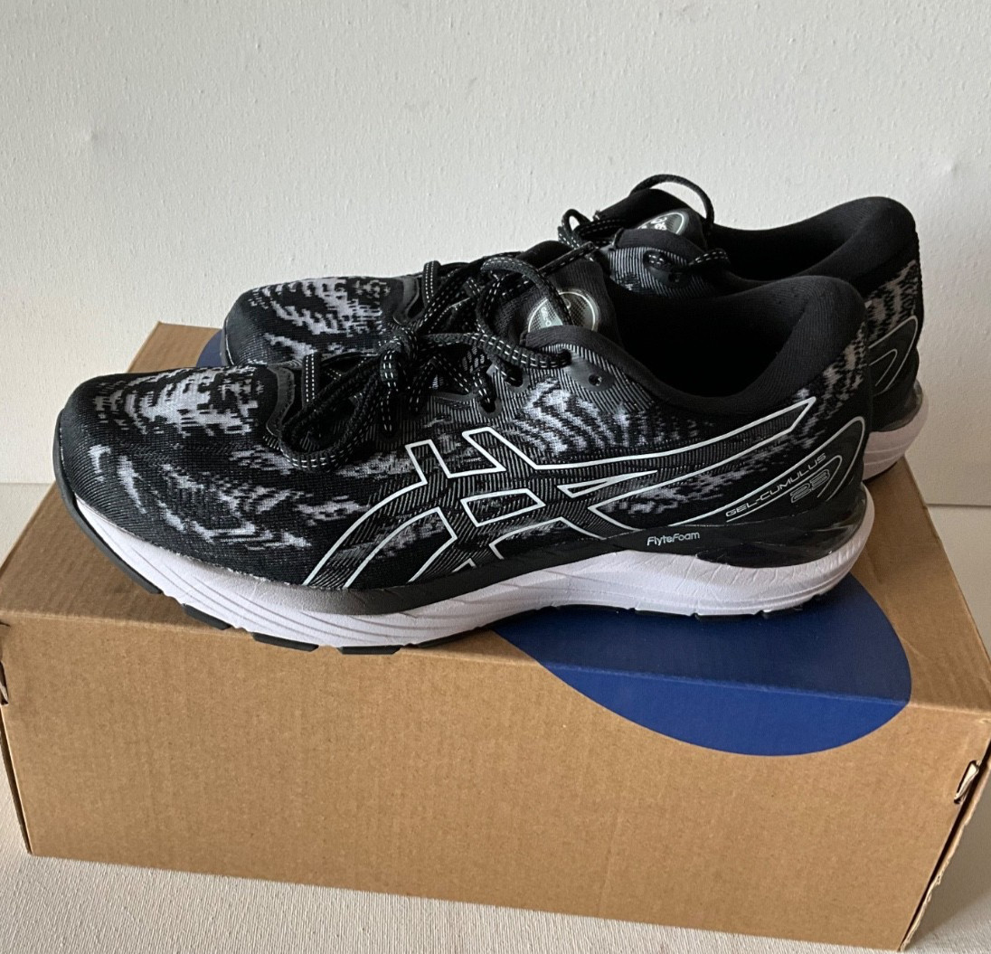 Size 9 – Asics Gel Cumulus 23 Black White Womens