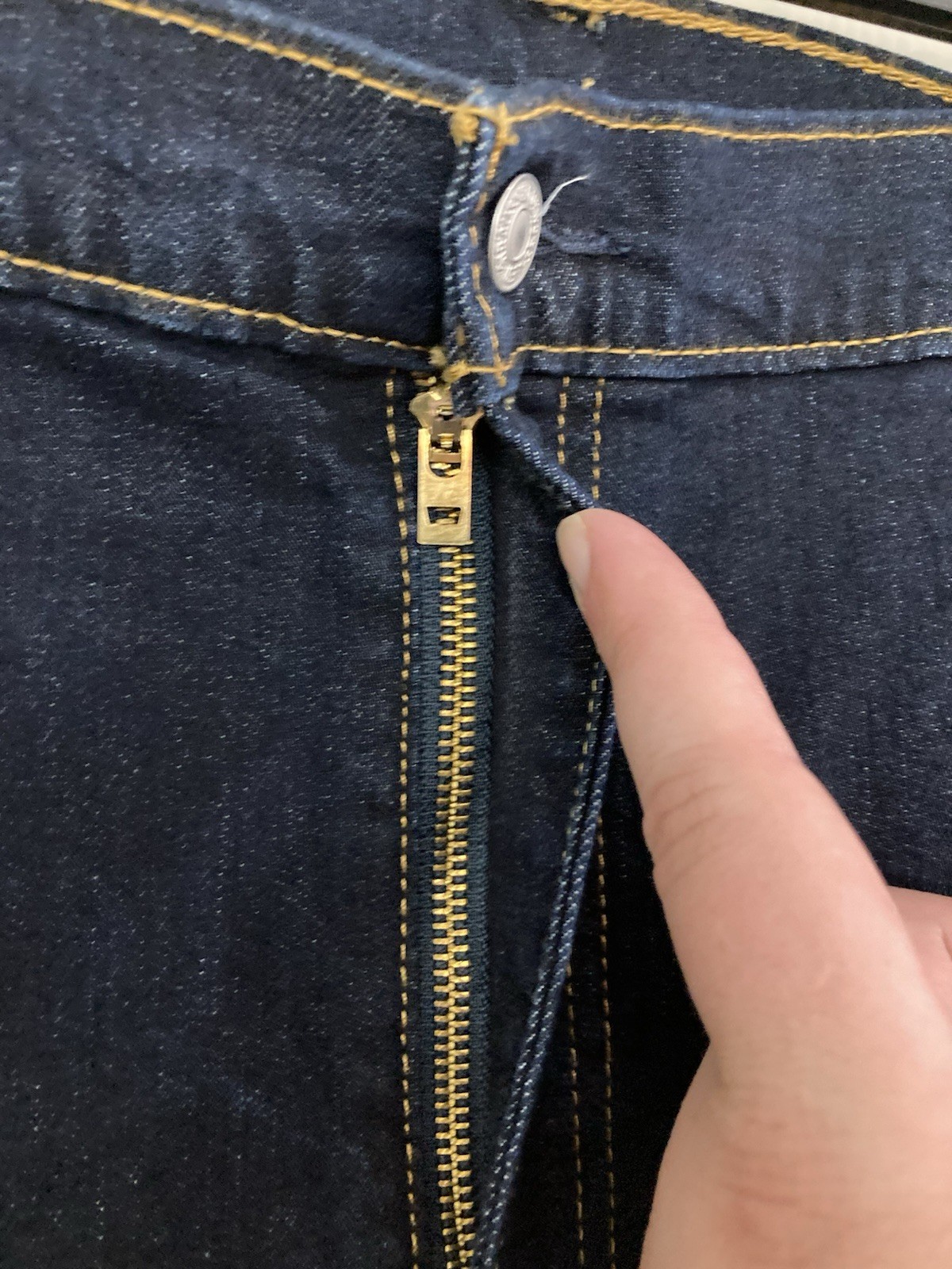 Men’s Levi’s 550 Relaxed Fit Jeans Dark Wash Blue Size 50×29 NWT