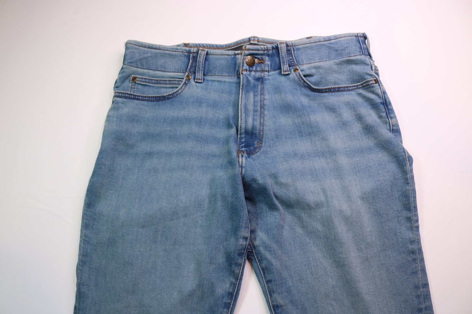 Lee Extreme Motion Straight Taper Men’s Jeans – Size 34Wx35L – Color Blue